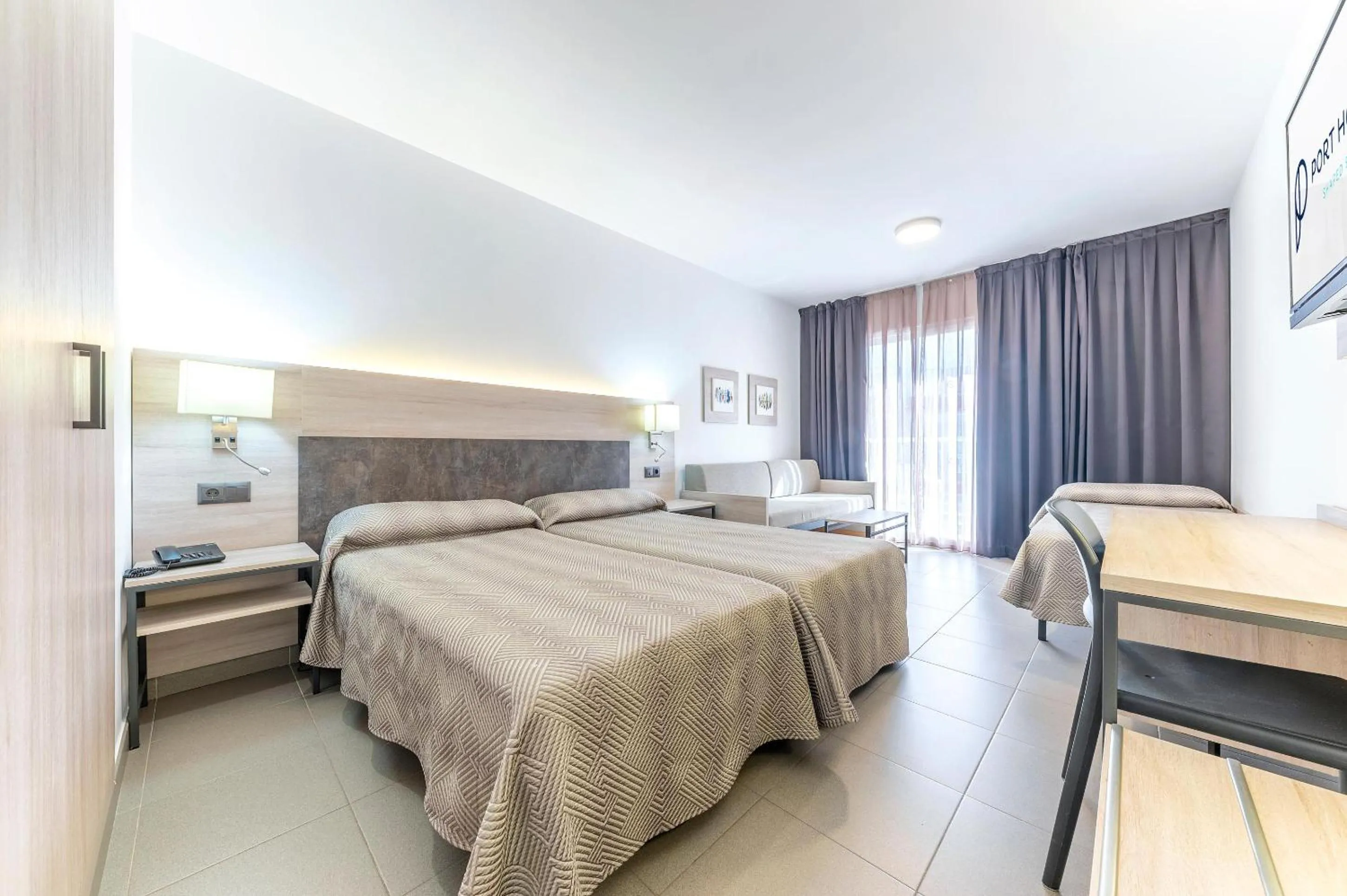 Photo of the whole room, Bed in Port Fiesta Park