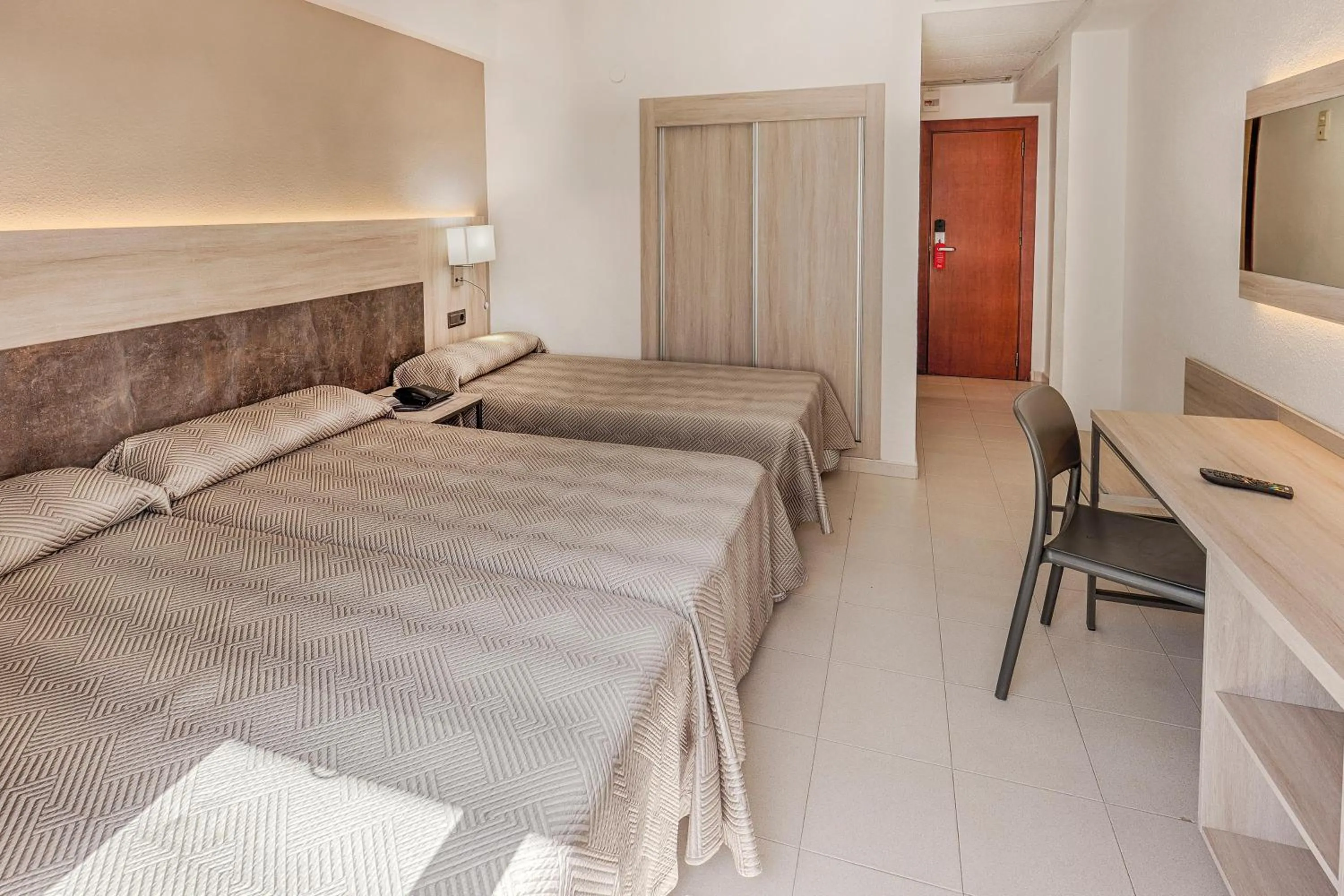 Photo of the whole room, Bed in Port Fiesta Park