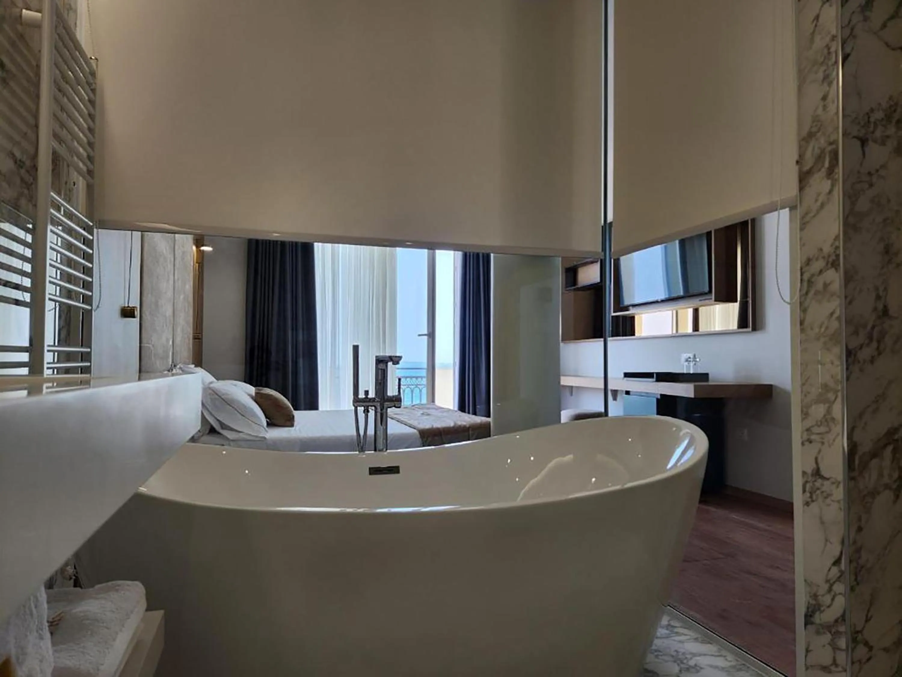 Bathroom, Bed in Hotel Gold