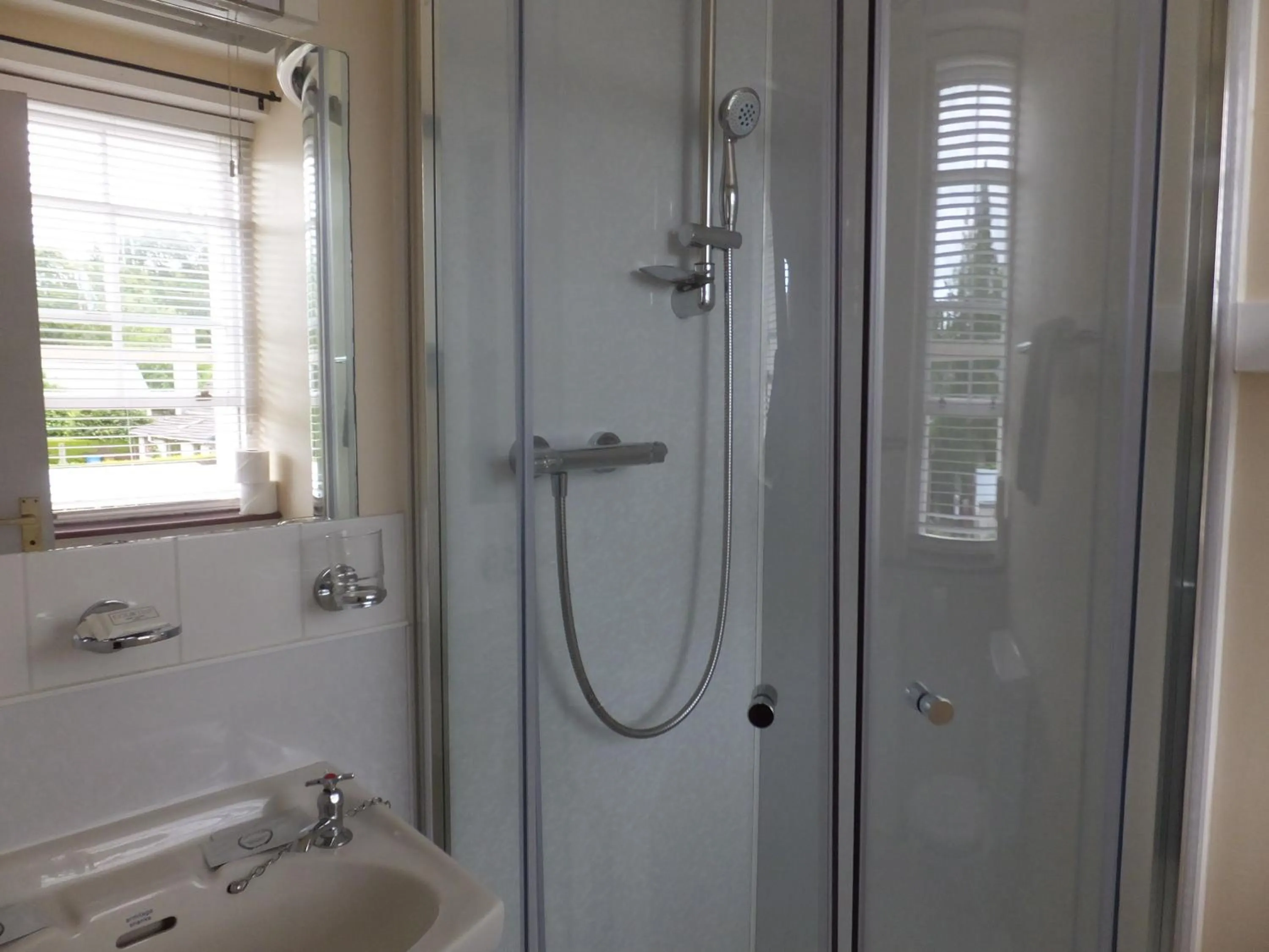 Shower in Novar Arms Hotel