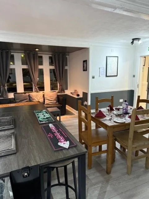 Restaurant/places to eat in Novar Arms Hotel