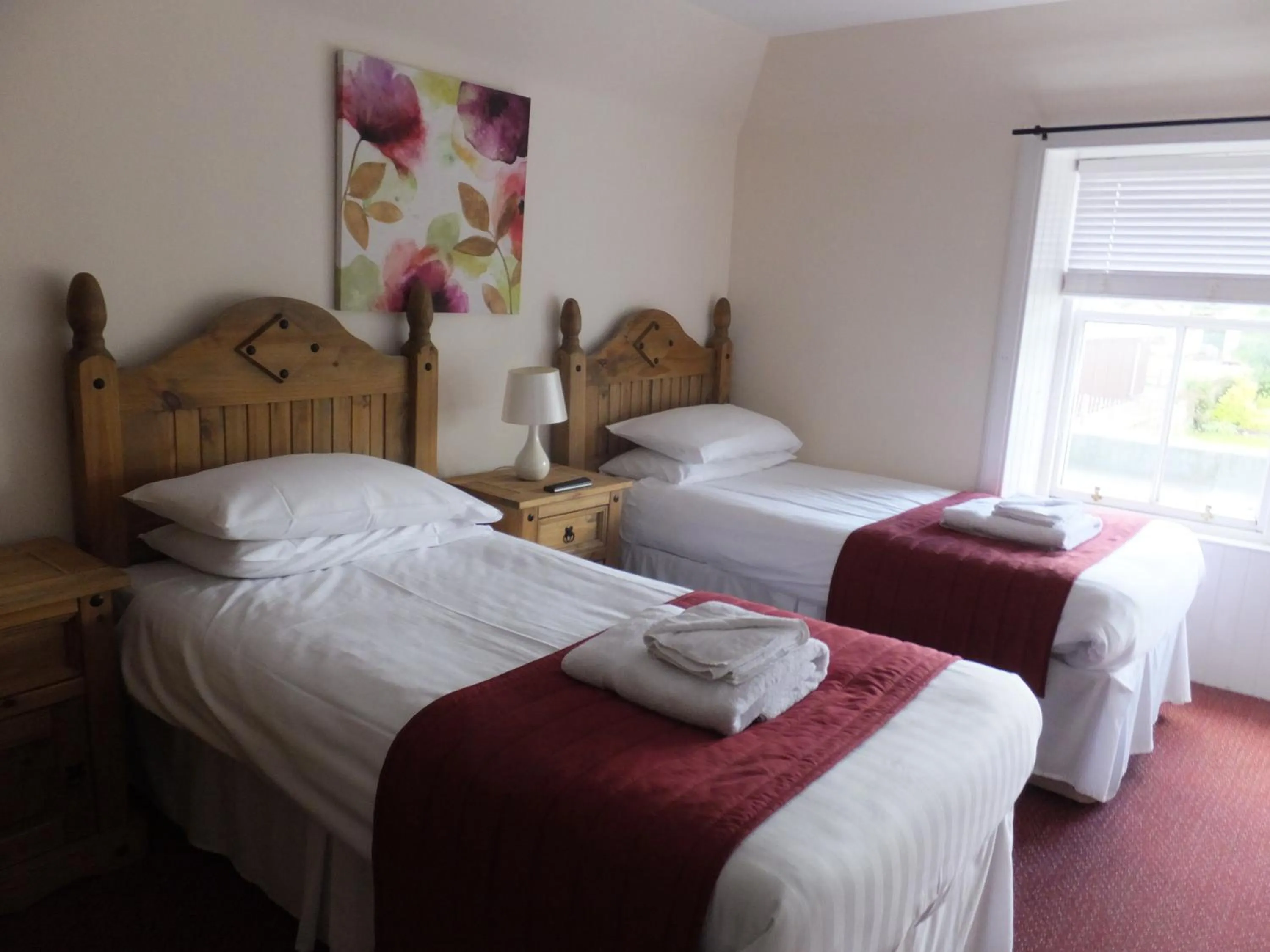 Coffee/tea facilities, Bed in Novar Arms Hotel