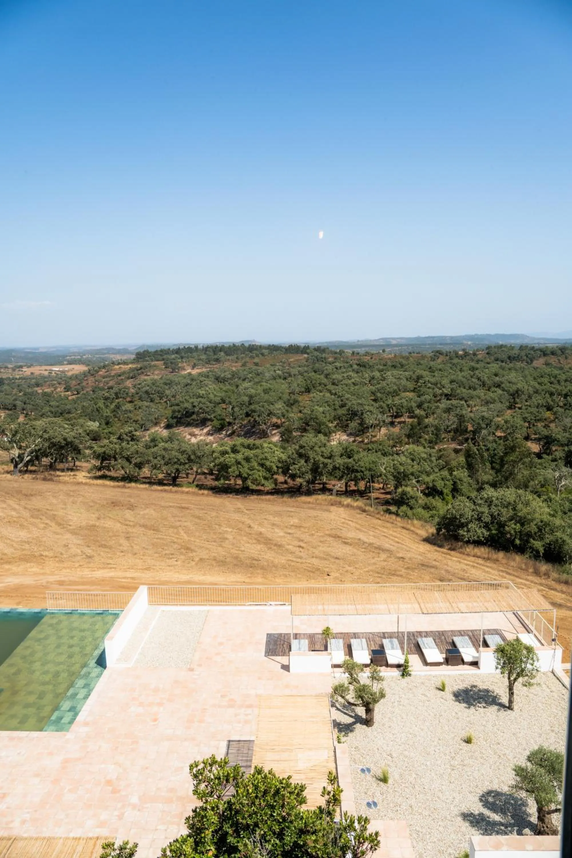 Two-Bedroom House with Panoramic View in Herdade do Carregouçal