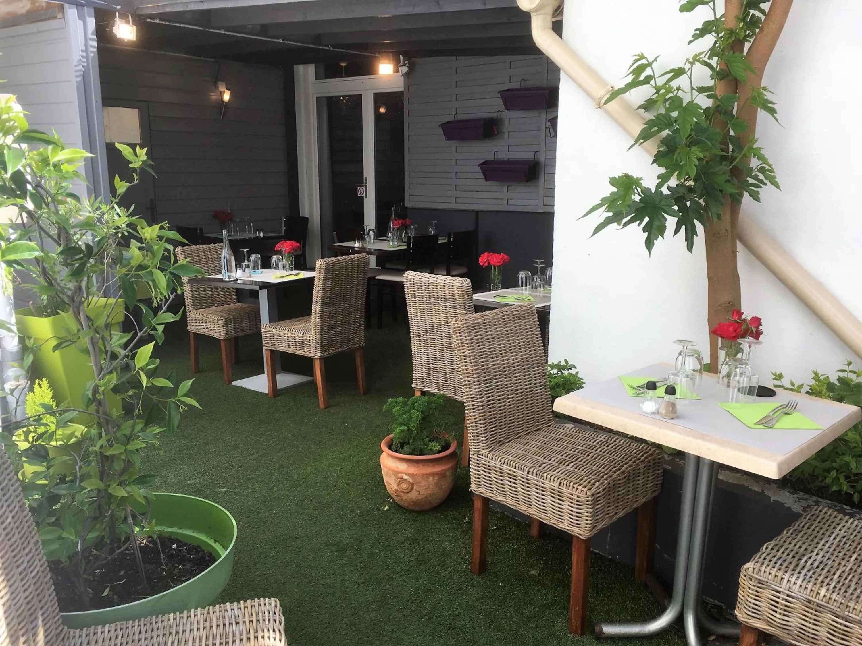 Patio in Hôtel Familial L'Ostréi