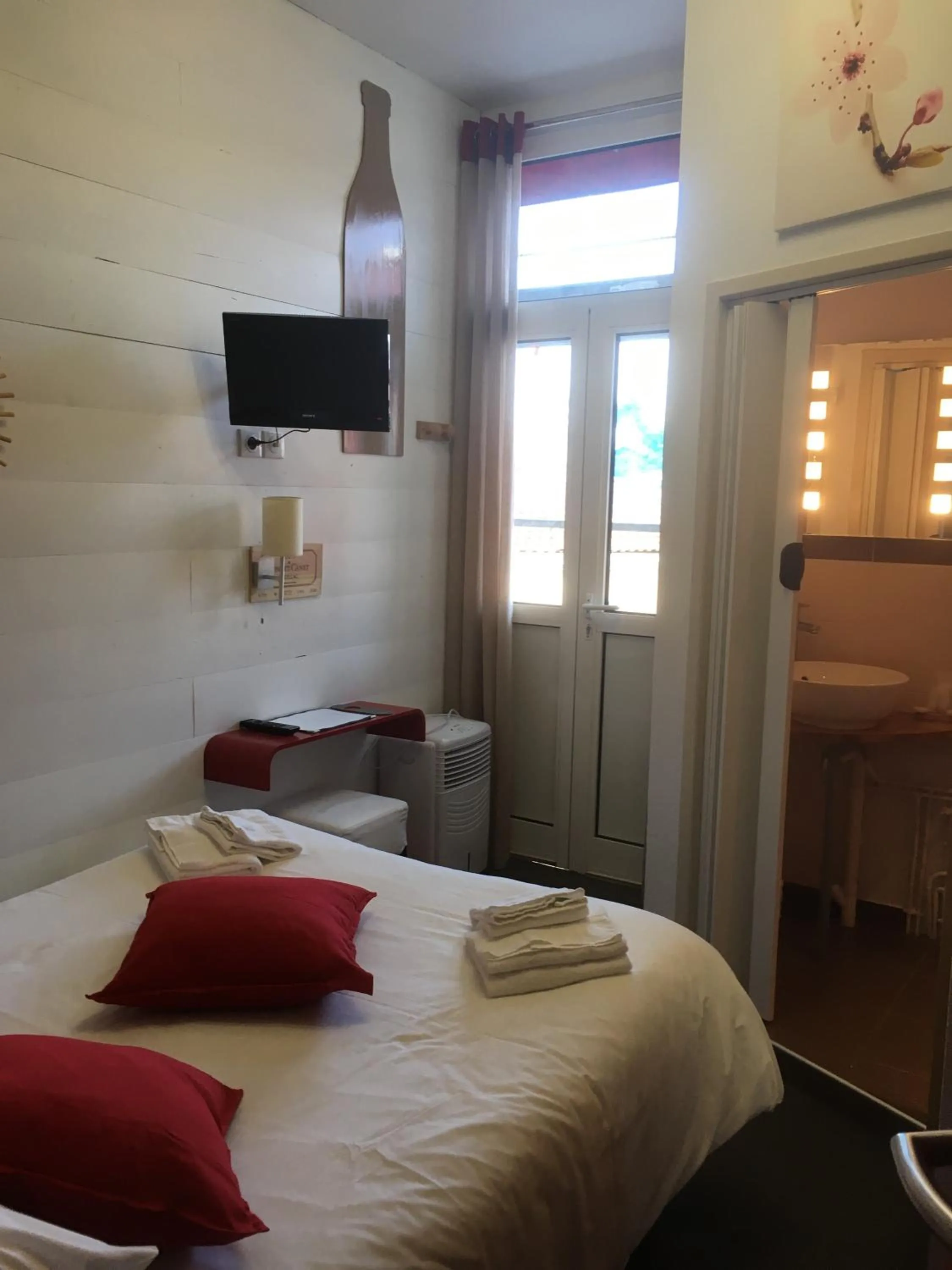 Street view, Bed in Hôtel Familial L'Ostréi