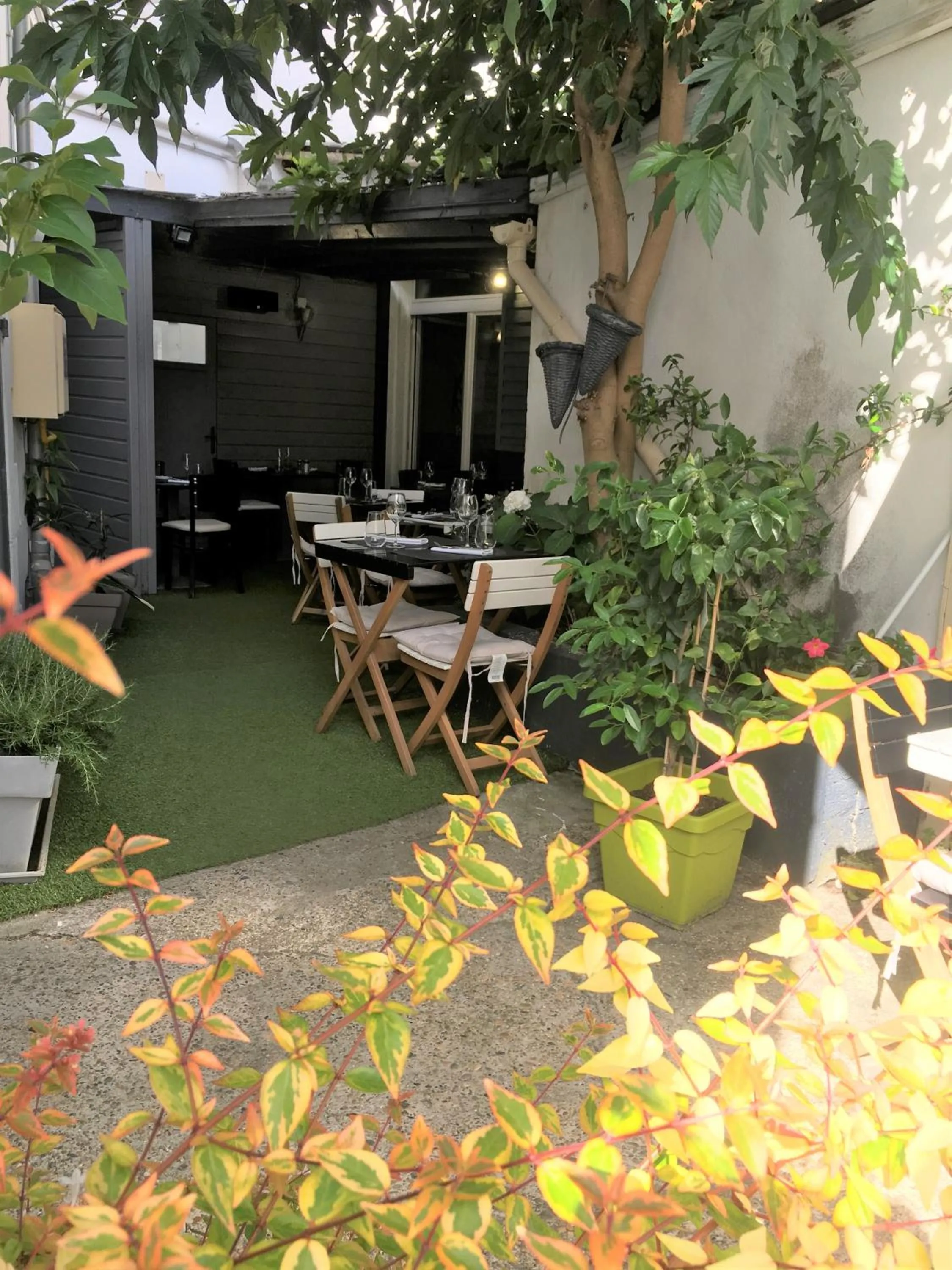 Patio in Hôtel Familial L'Ostréi