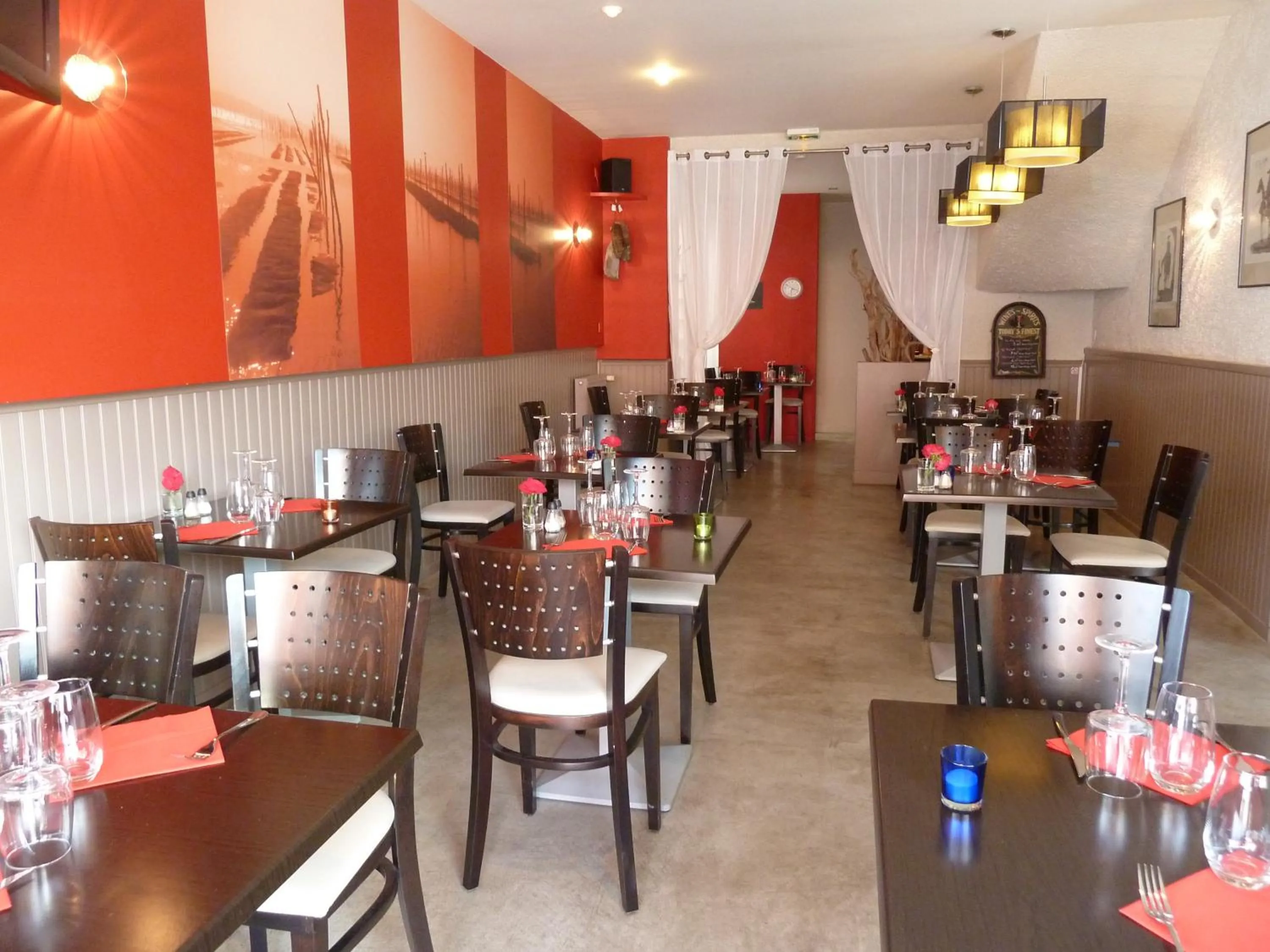 Restaurant/places to eat in Hôtel Familial L'Ostréi