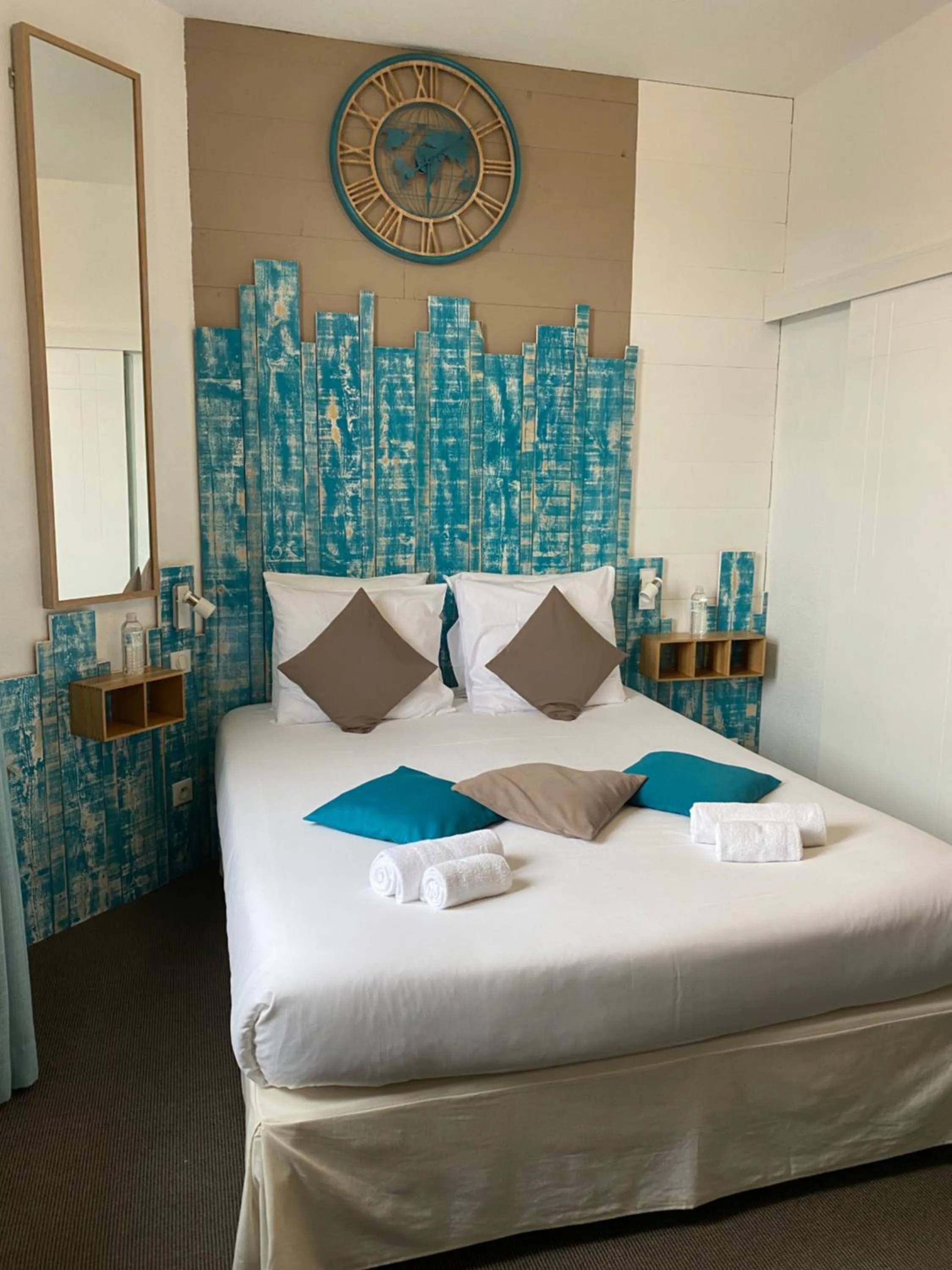 Bedroom, Bed in Hôtel Familial L'Ostréi