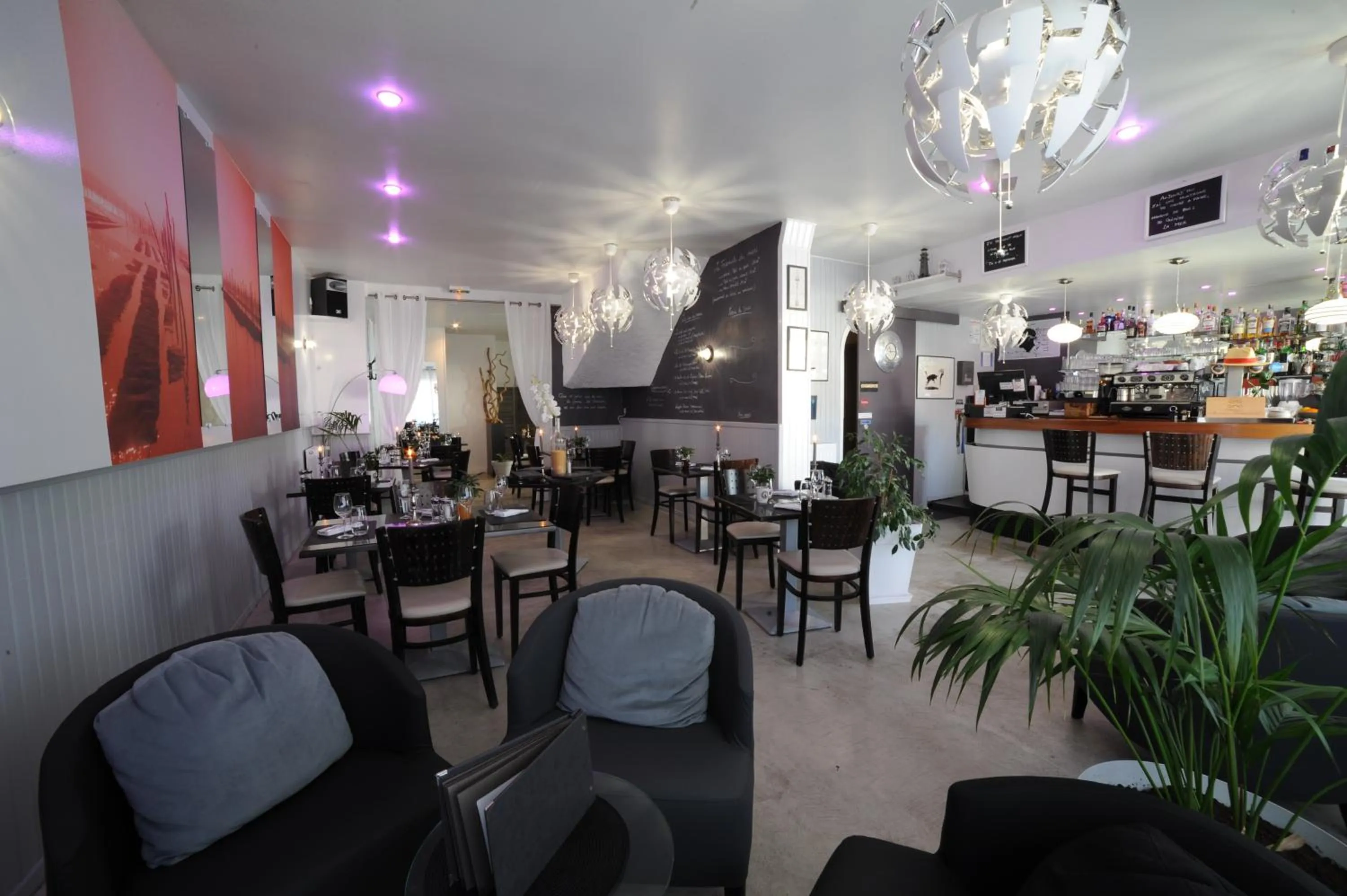 Restaurant/places to eat in Hôtel Familial L'Ostréi