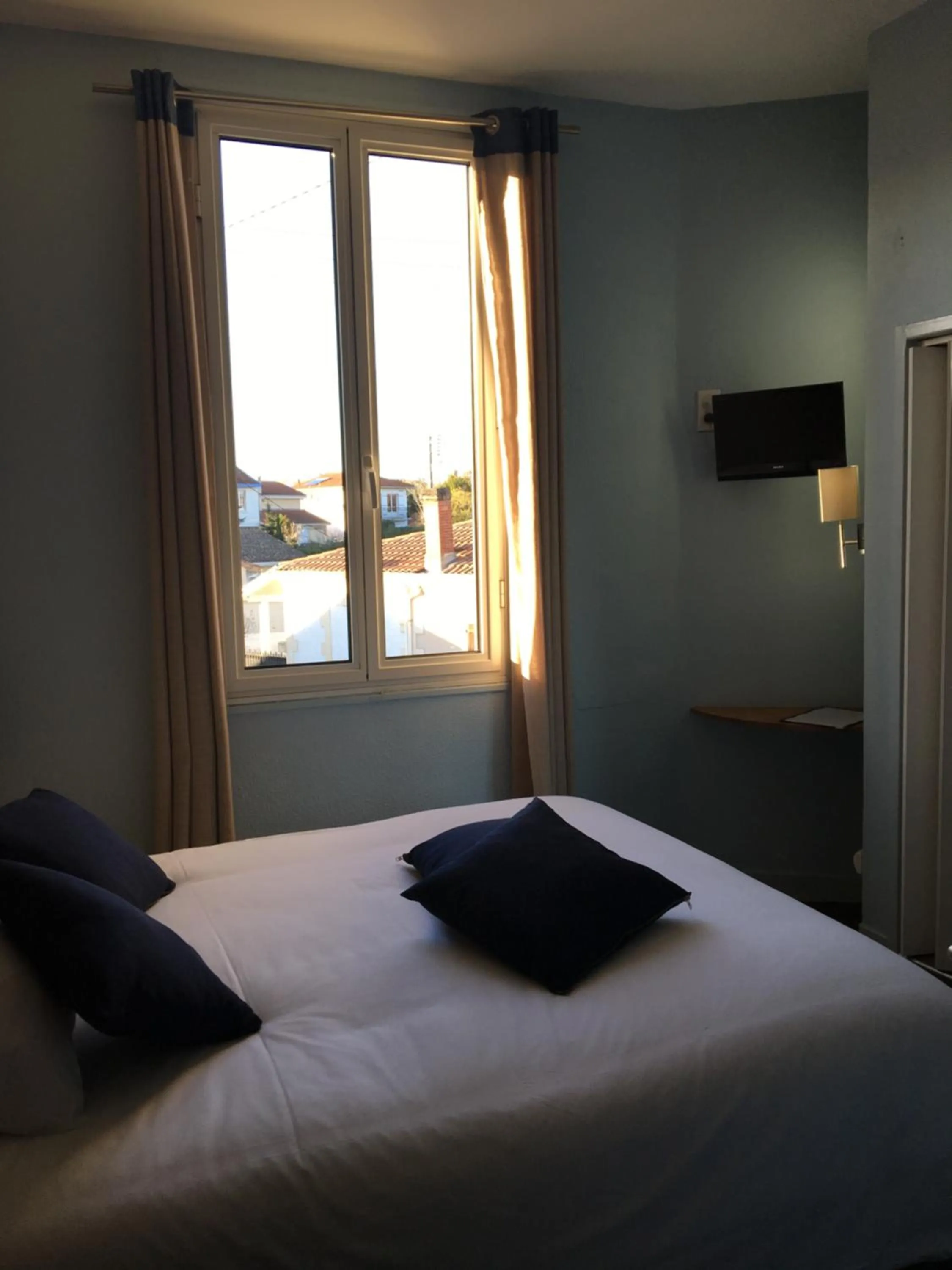 City view, Bed in Hôtel Familial L'Ostréi