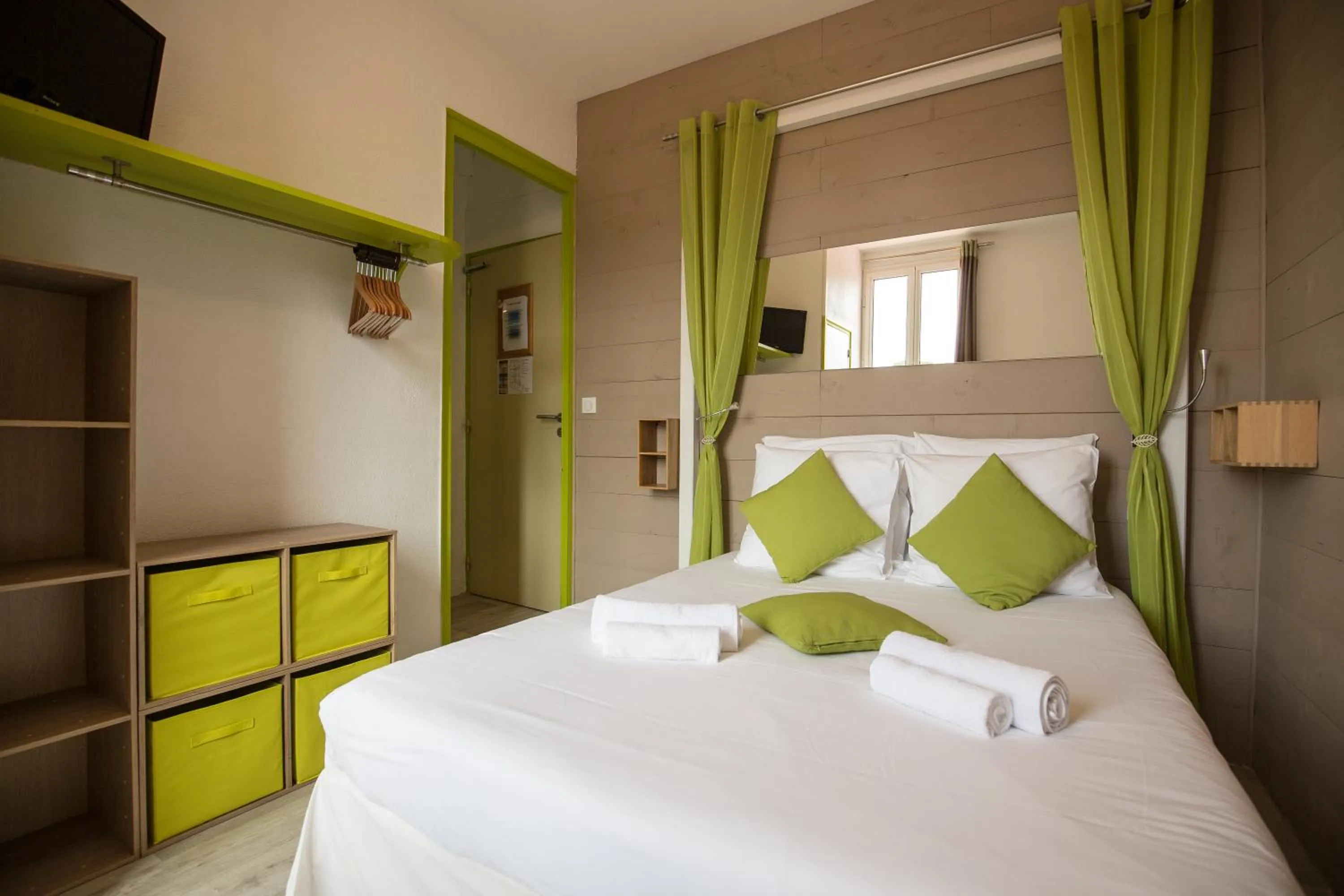 Bedroom, Bed in Hôtel Familial L'Ostréi