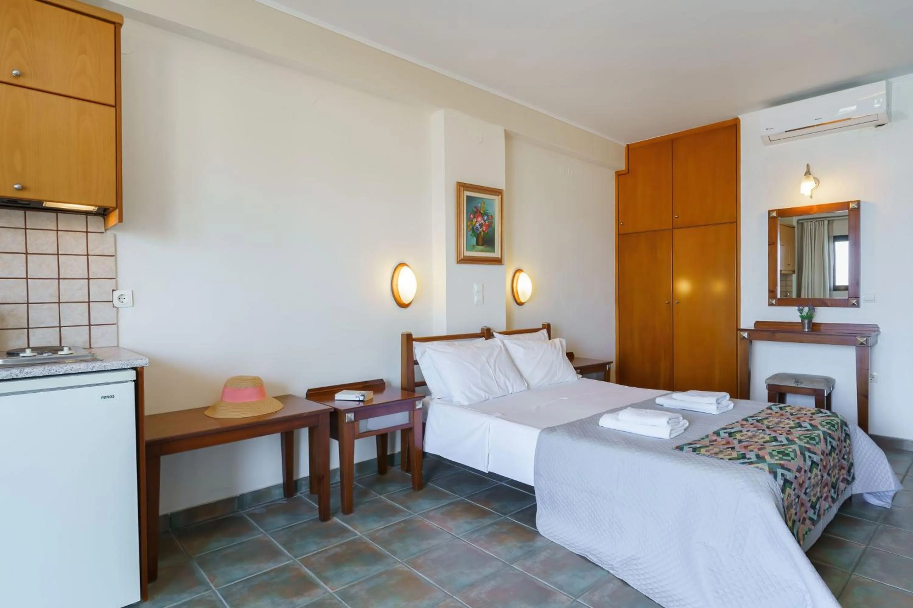 Bedroom in Sunrise Suites & Apartments