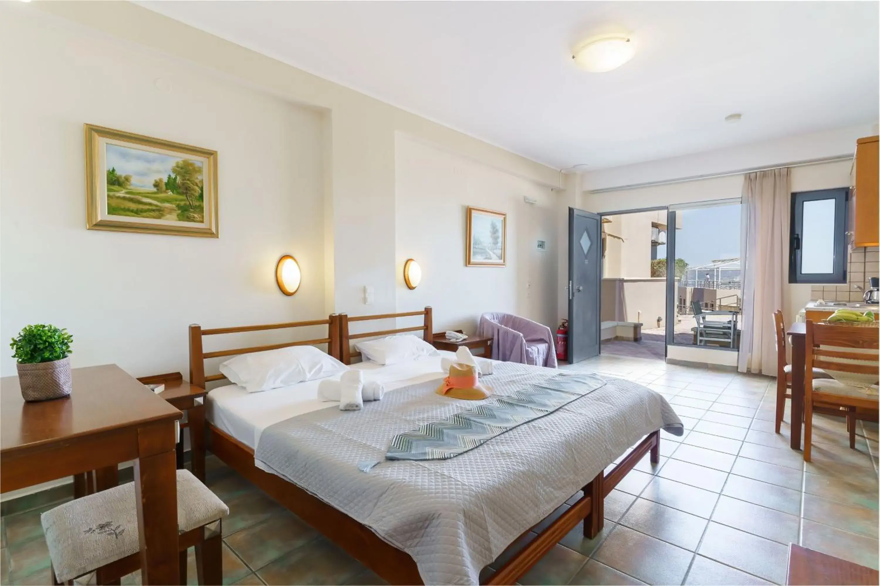 Comfort Double with Sea View in Sunrise Suites & Apartments Comfort Double with Sea View in Sunrise Suites & Apartments