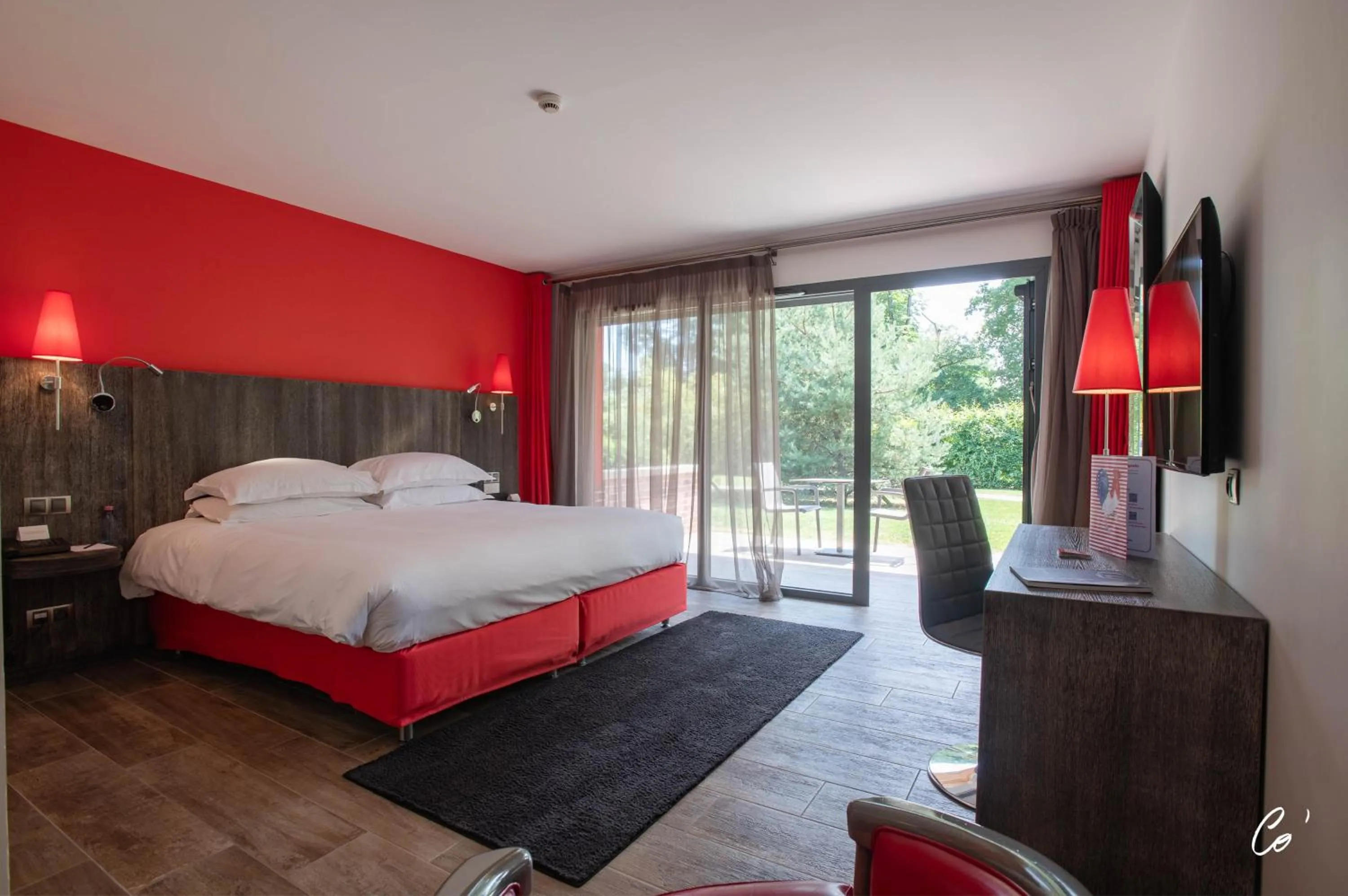 Bed in Hôtel du Bois Blanc Domaine d'Epeyssoles Georges Blanc