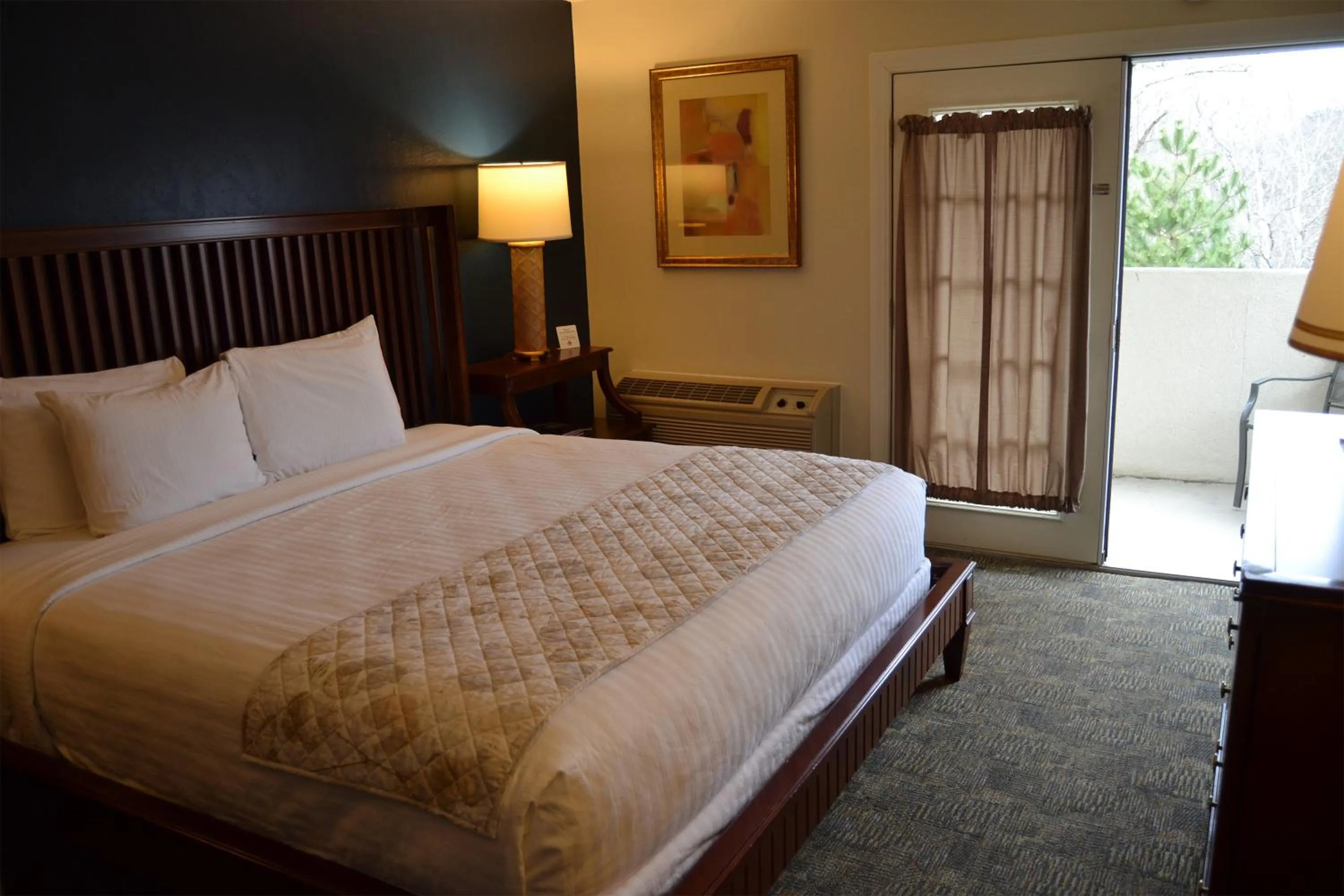 Bed in Cascades Inn