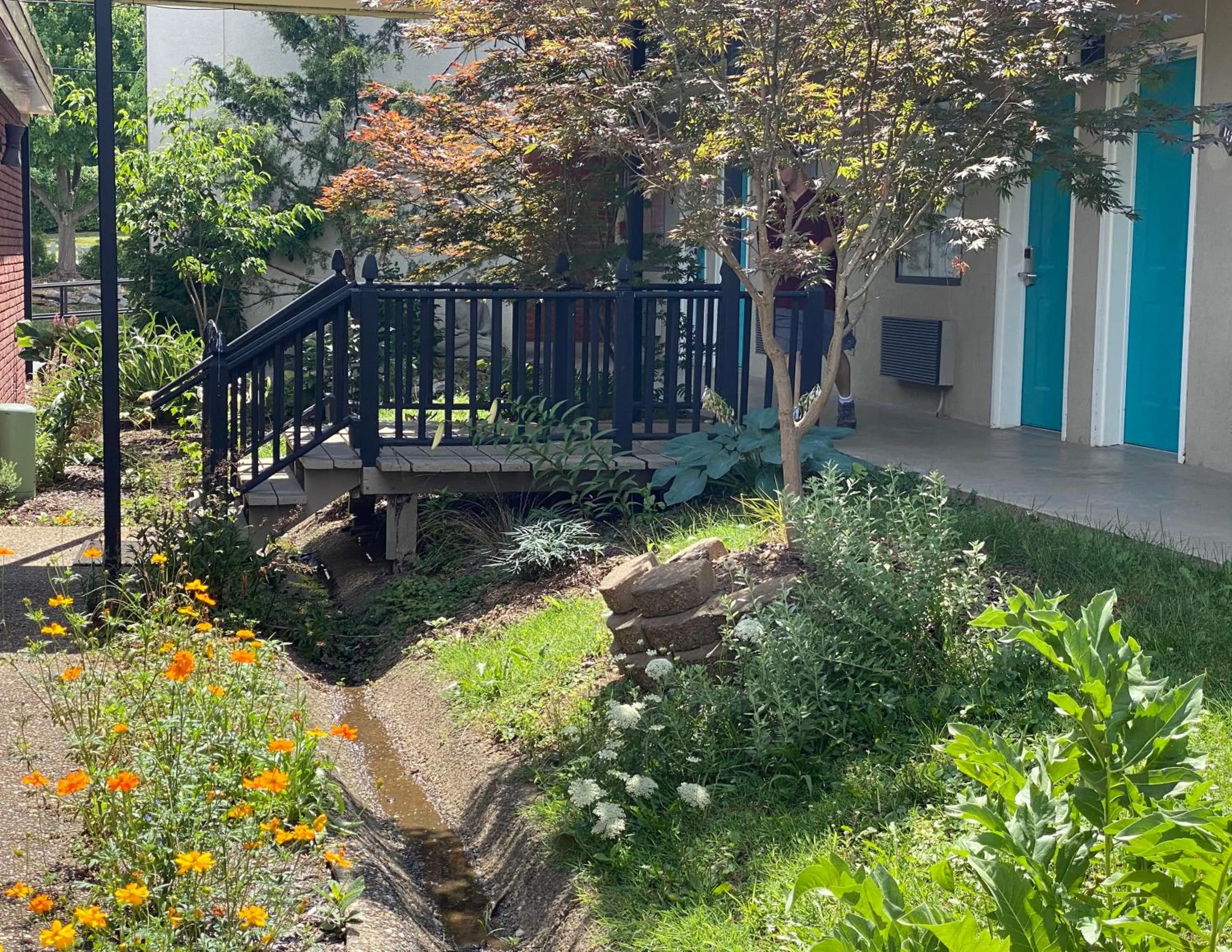 Patio in Cascades Inn