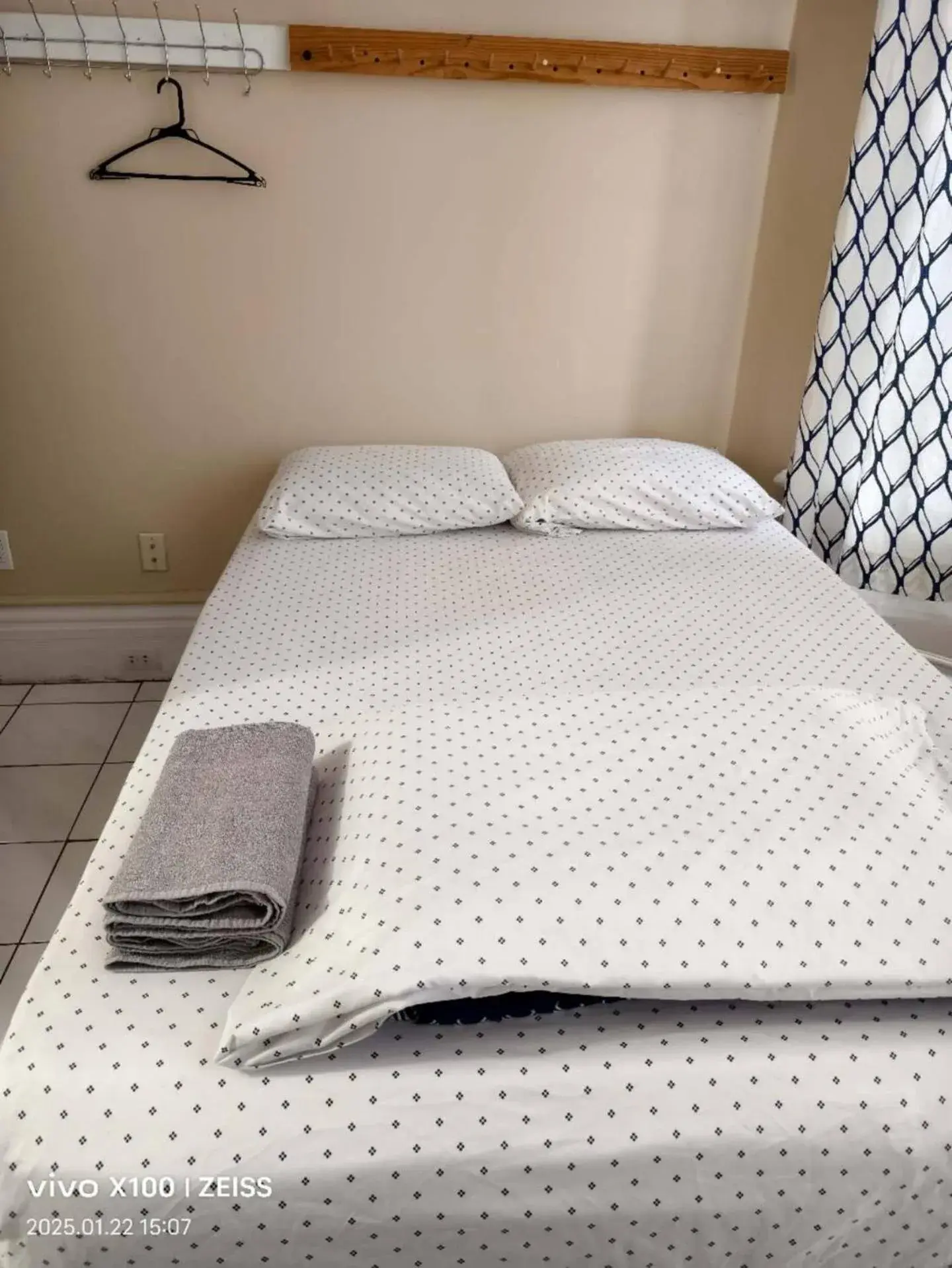 Double Room in Toronto Travellers Home Double Room in Toronto Travellers Home