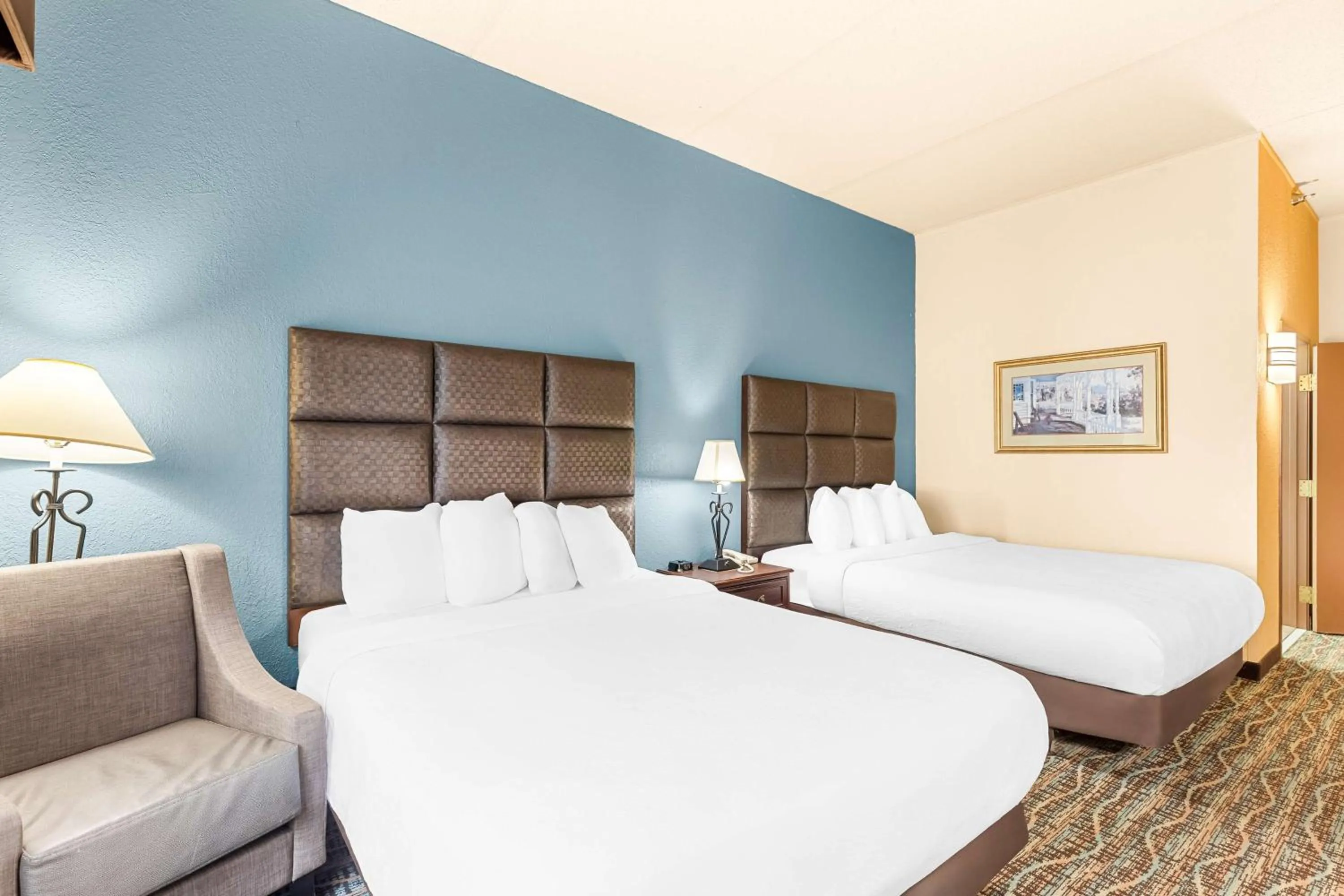 Bedroom, Bed in Best Western Holiday Manor