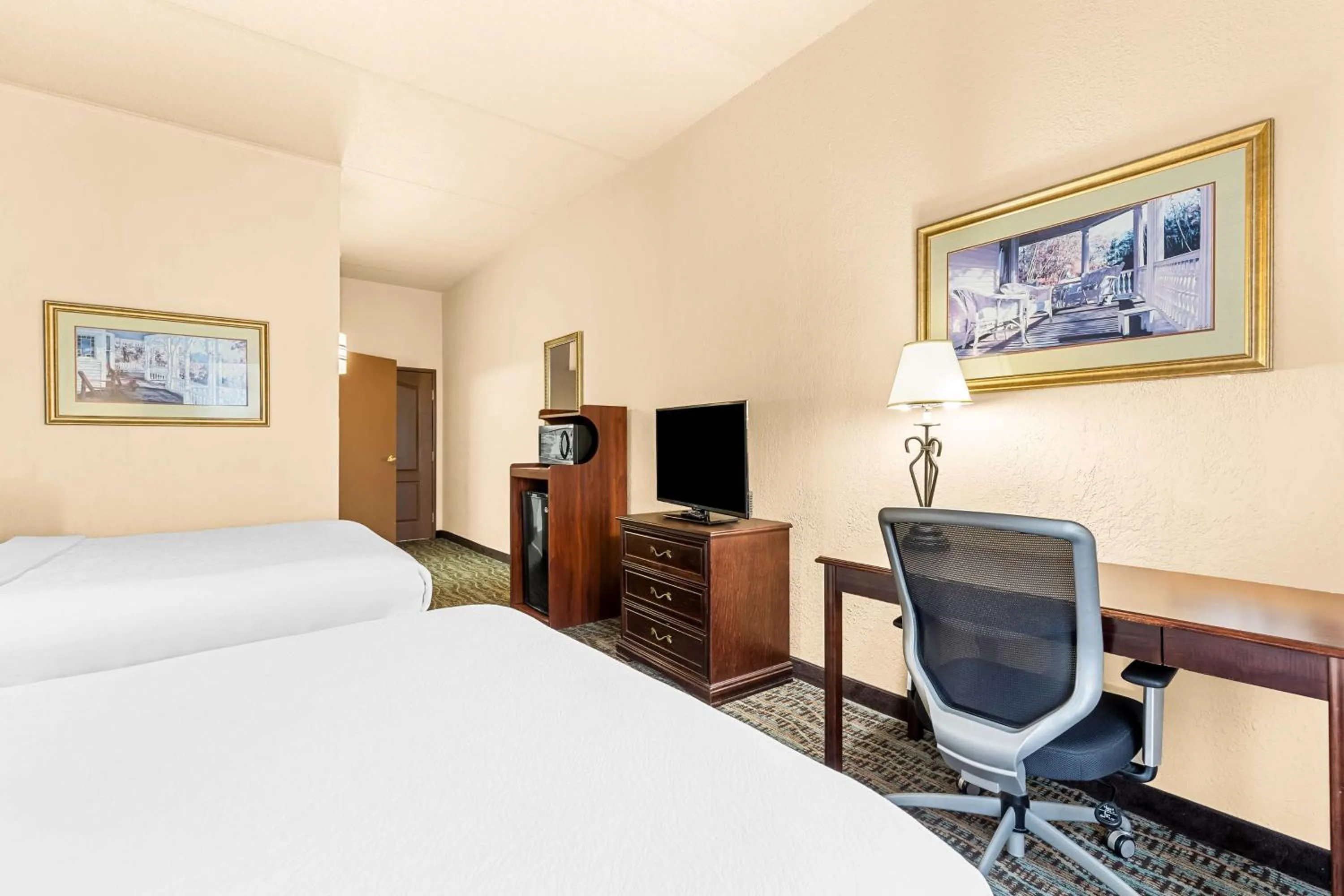 Bedroom, Bed in Best Western Holiday Manor