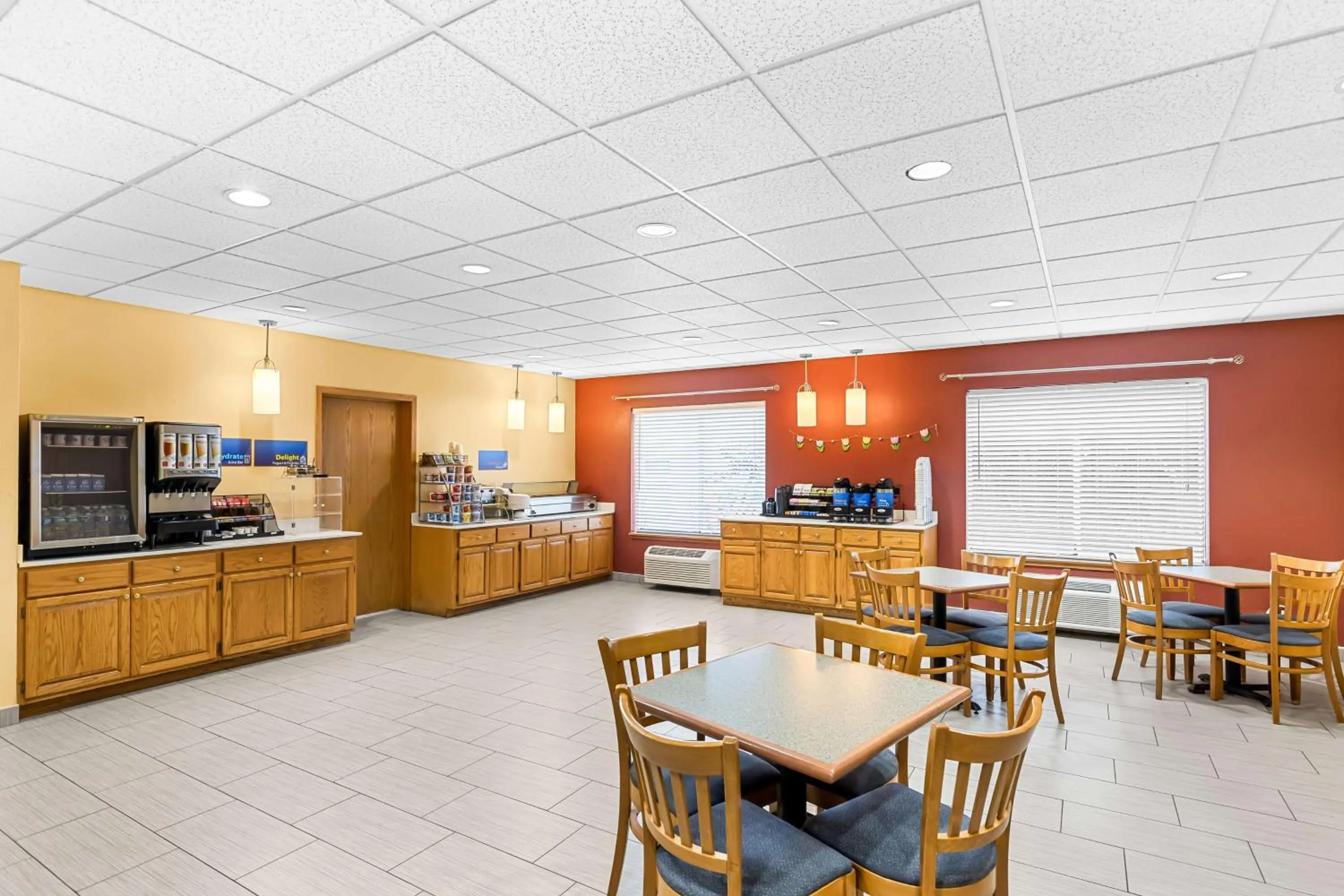 Breakfast in Best Western Holiday Manor