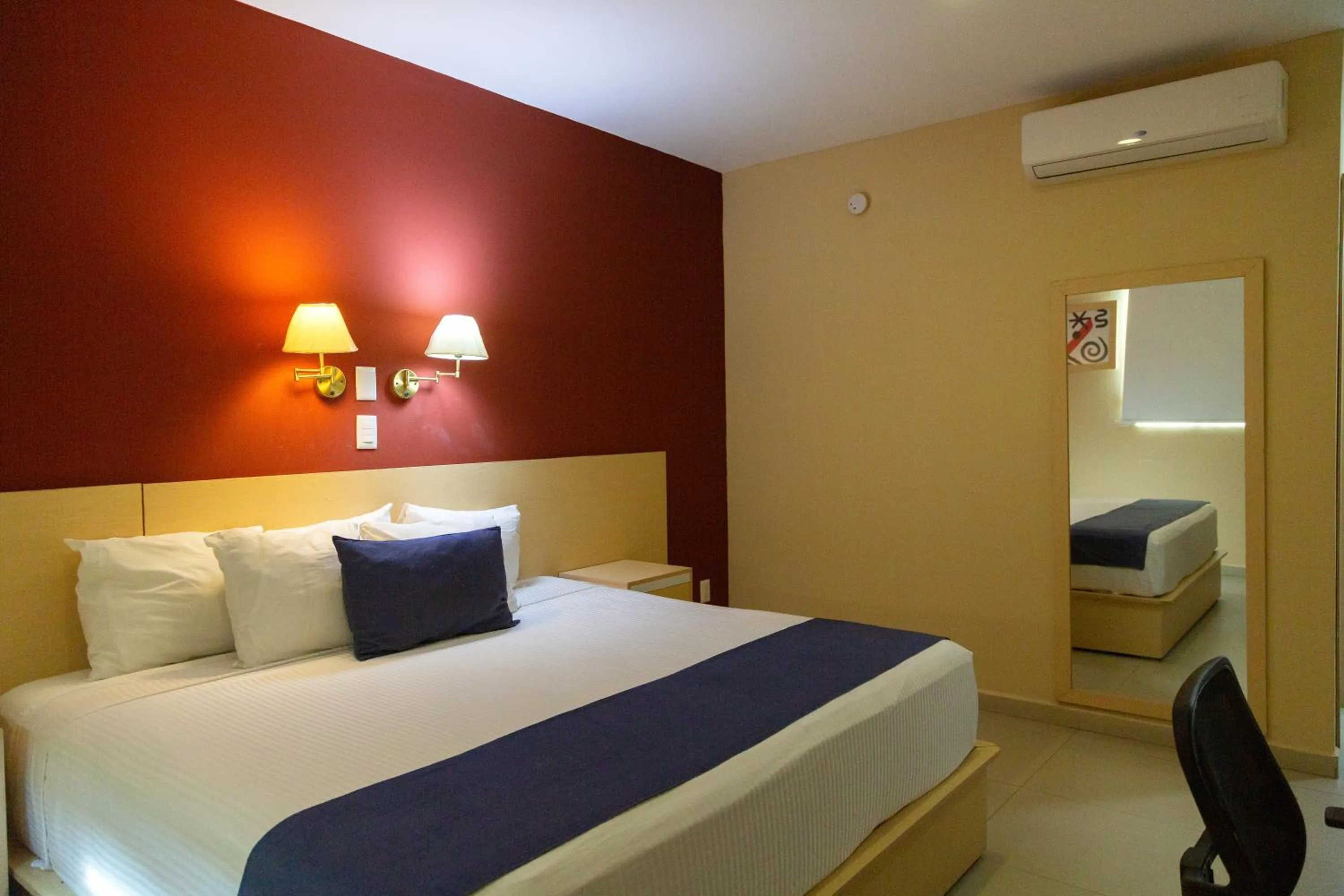 Photo of the whole room in Sleep Inn Tuxtla