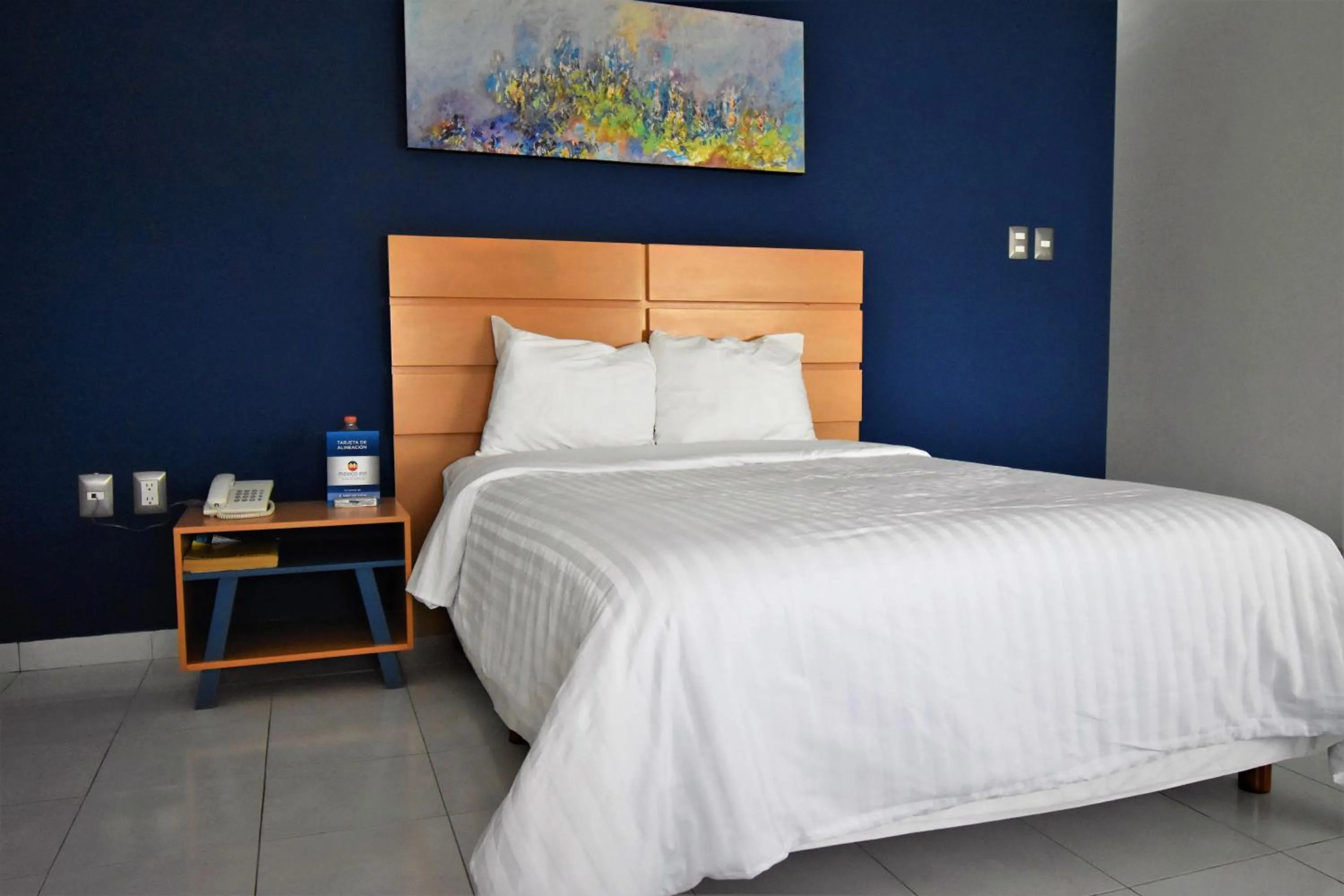 Photo of the whole room, Bed in Hotel México Inn Express