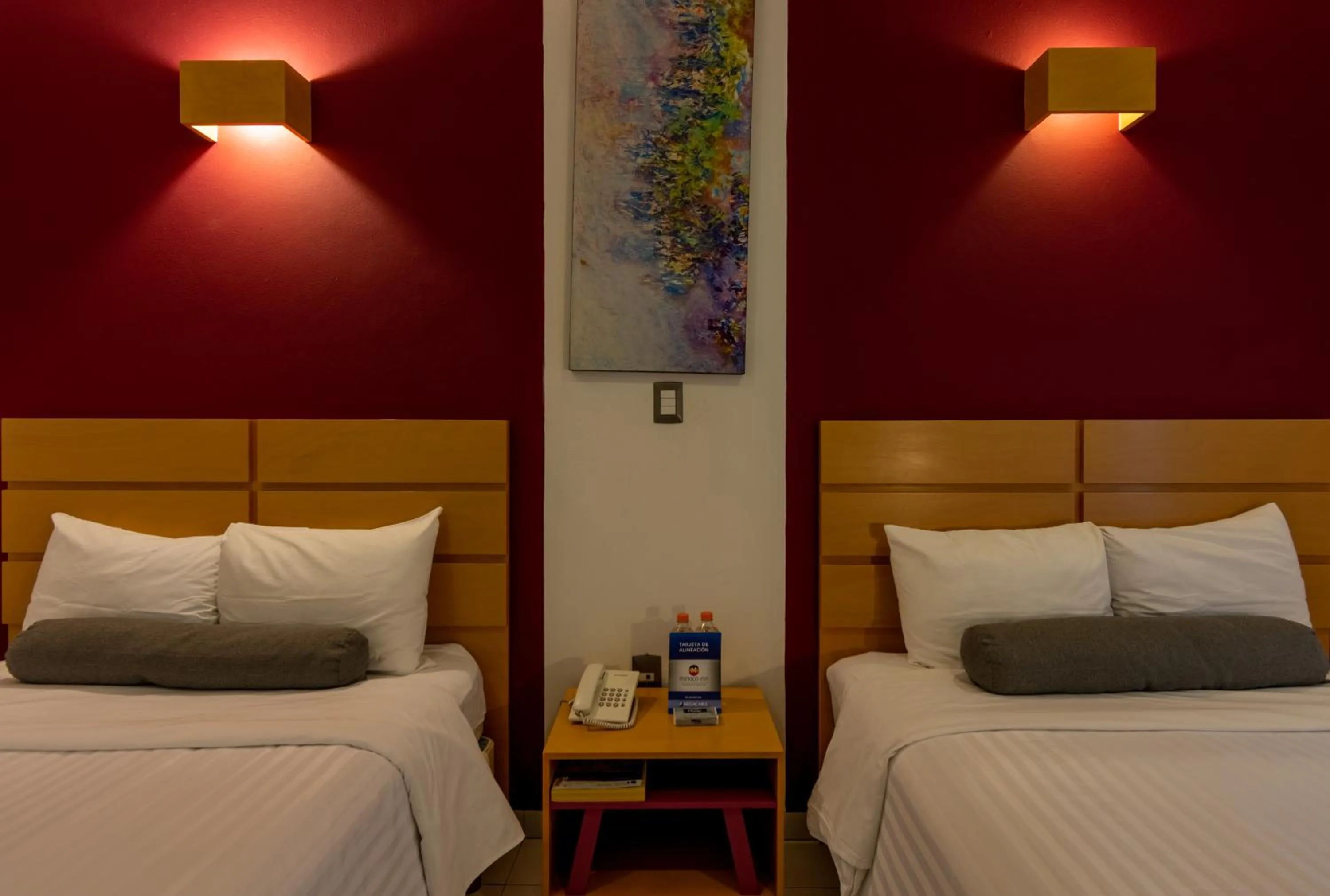 Photo of the whole room, Bed in Hotel México Inn Express