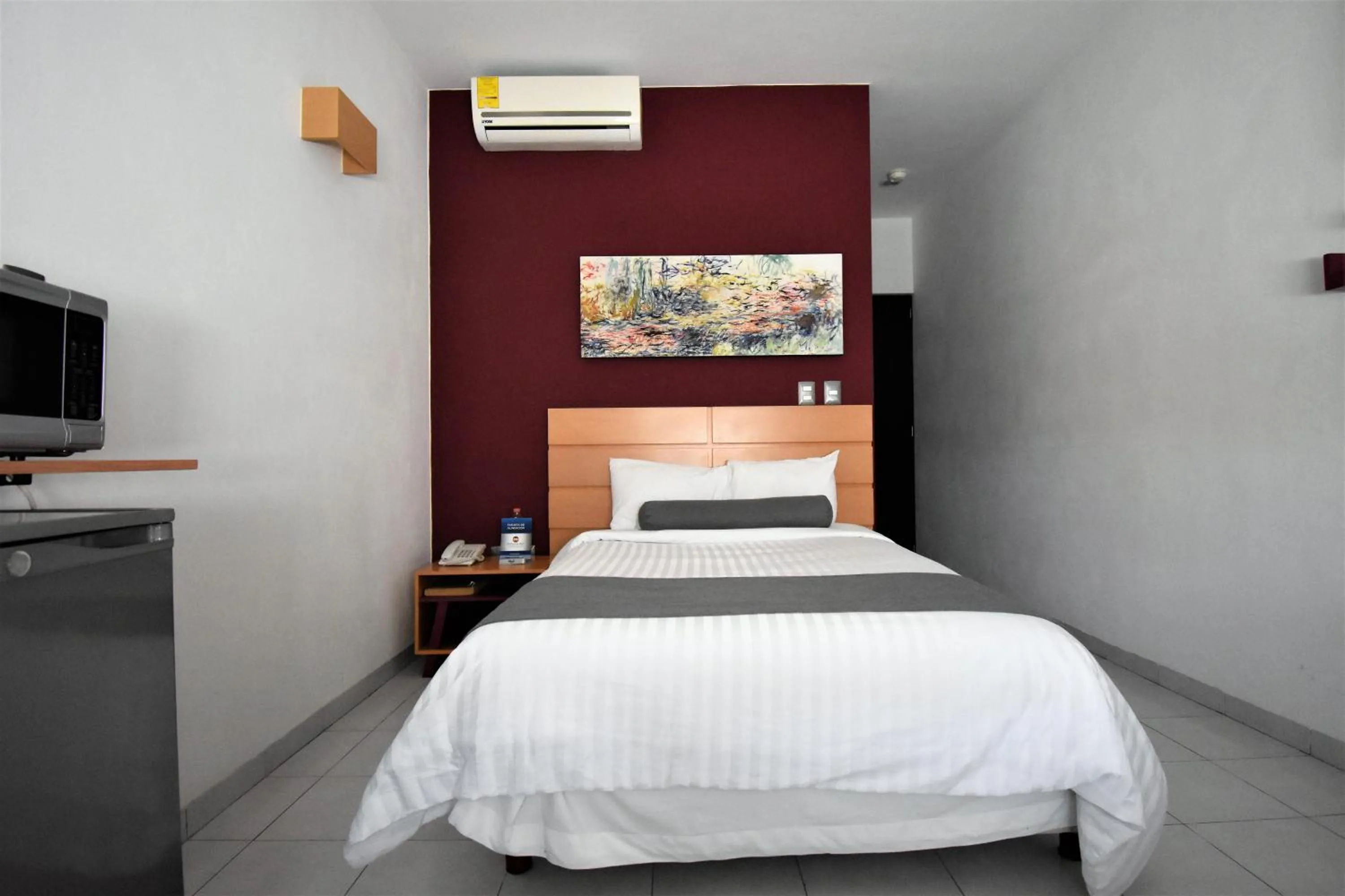 Photo of the whole room, Bed in Hotel México Inn Express