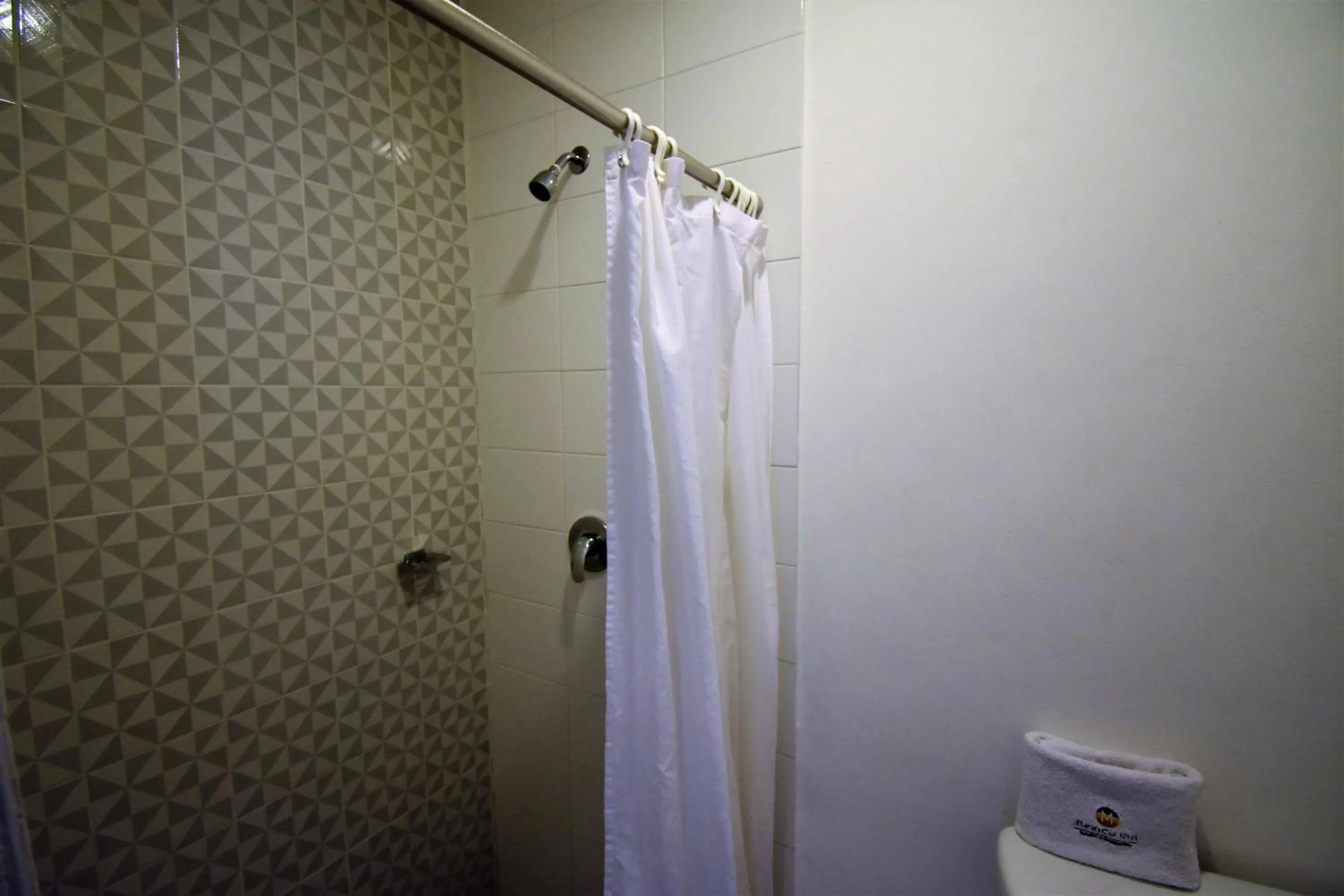 Shower in Hotel México Inn Express