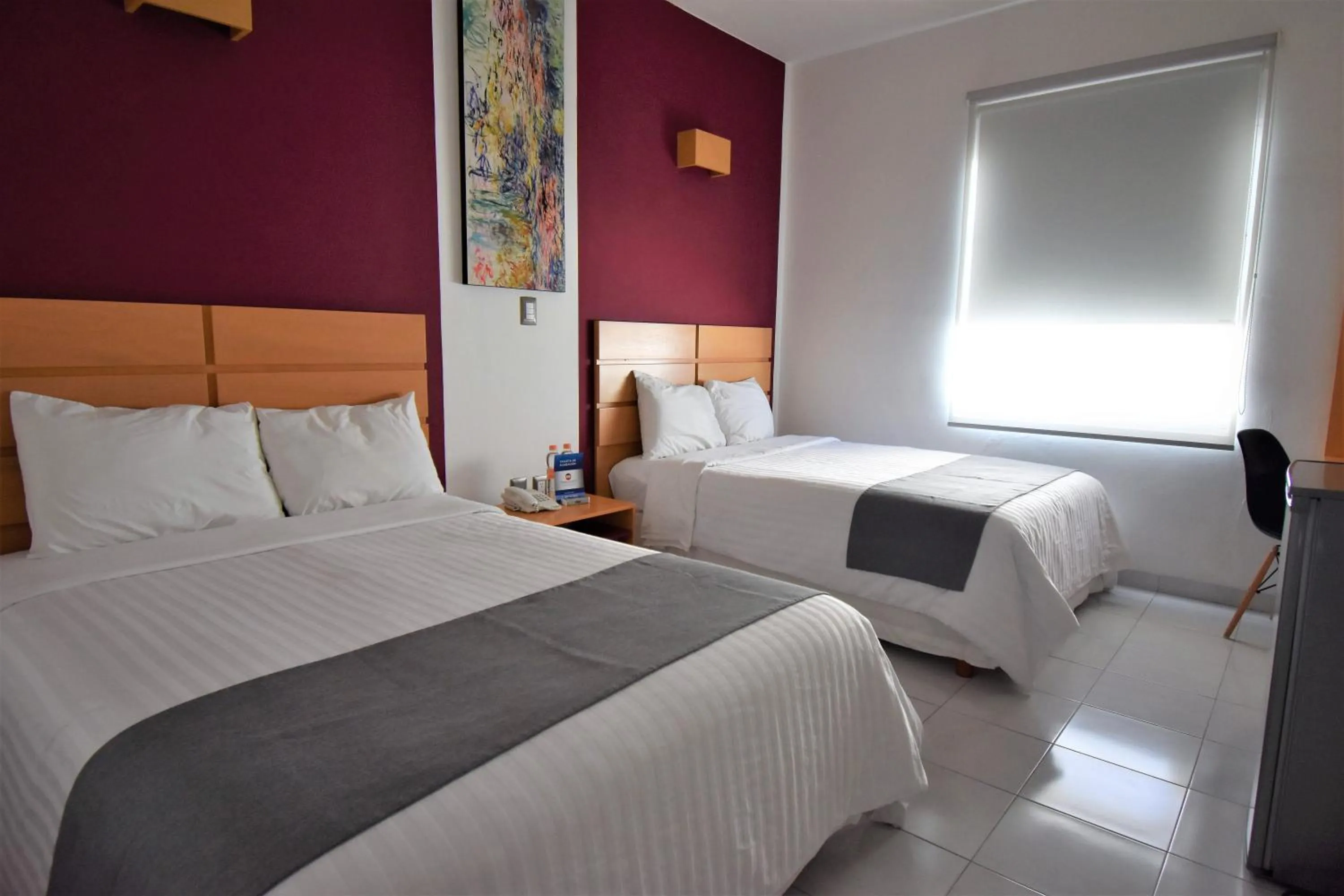 Photo of the whole room, Bed in Hotel México Inn Express