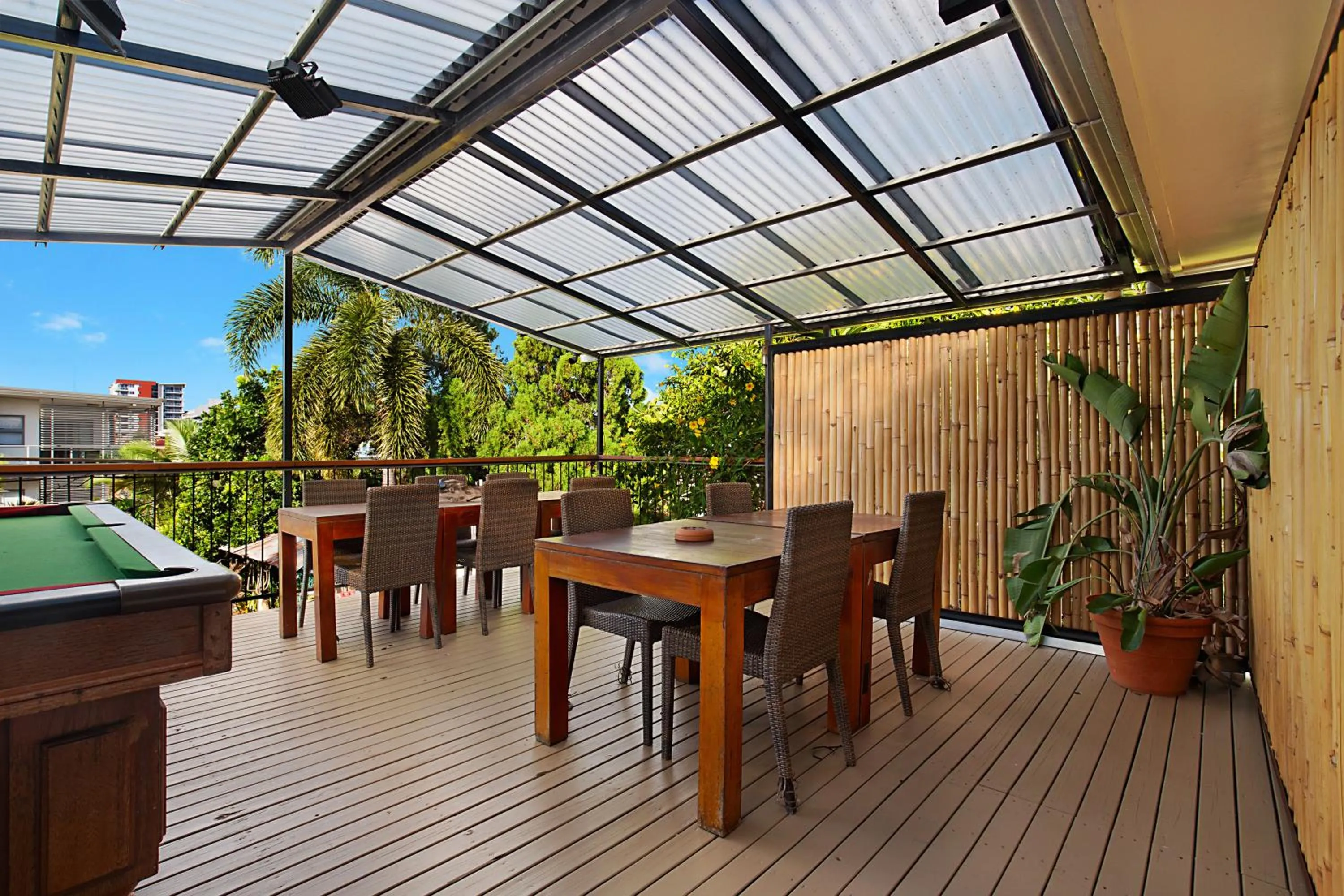 Dining area in Gladstone Backpackers