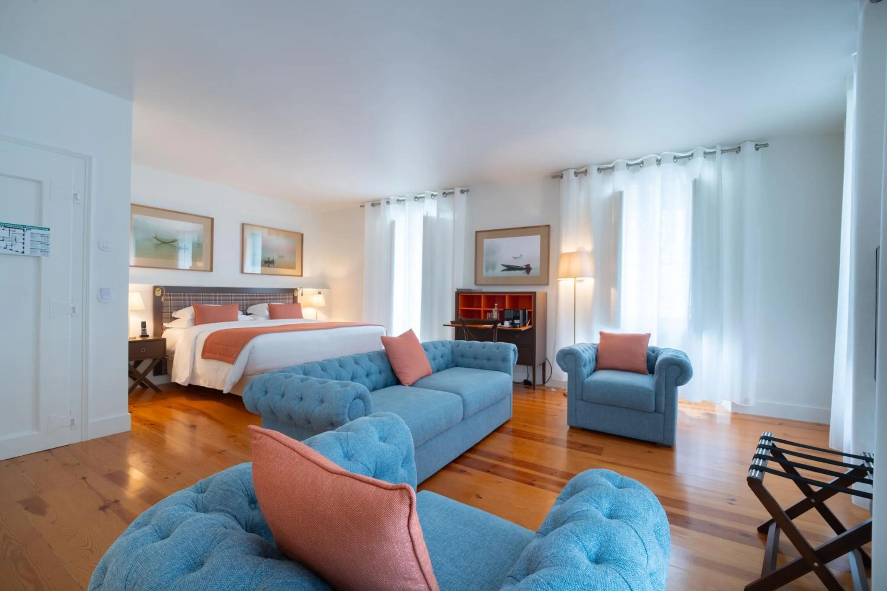 Living room, Bed in Once Upon Lisboa