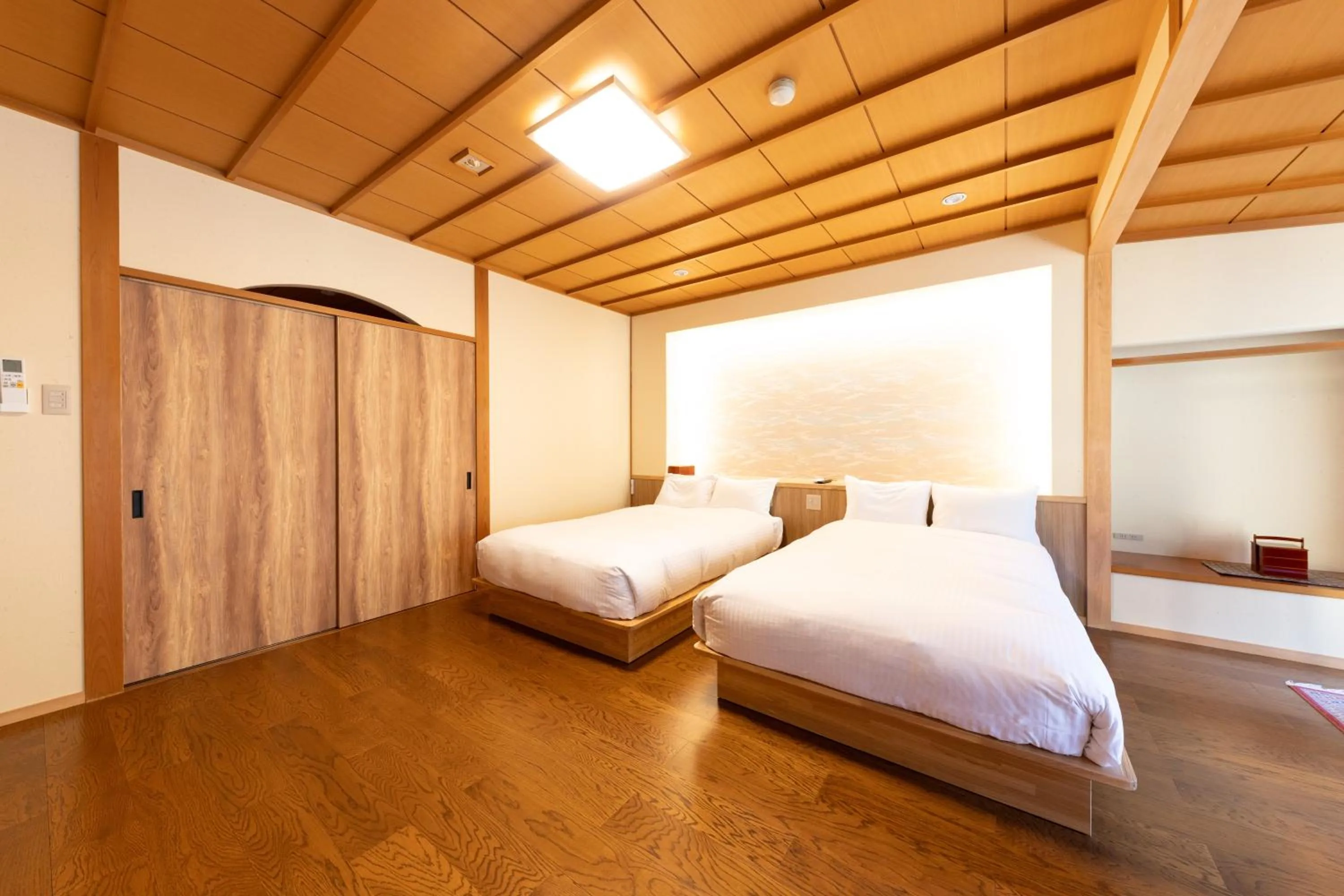 Photo of the whole room, Bed in Kawakamiya Kasuitei