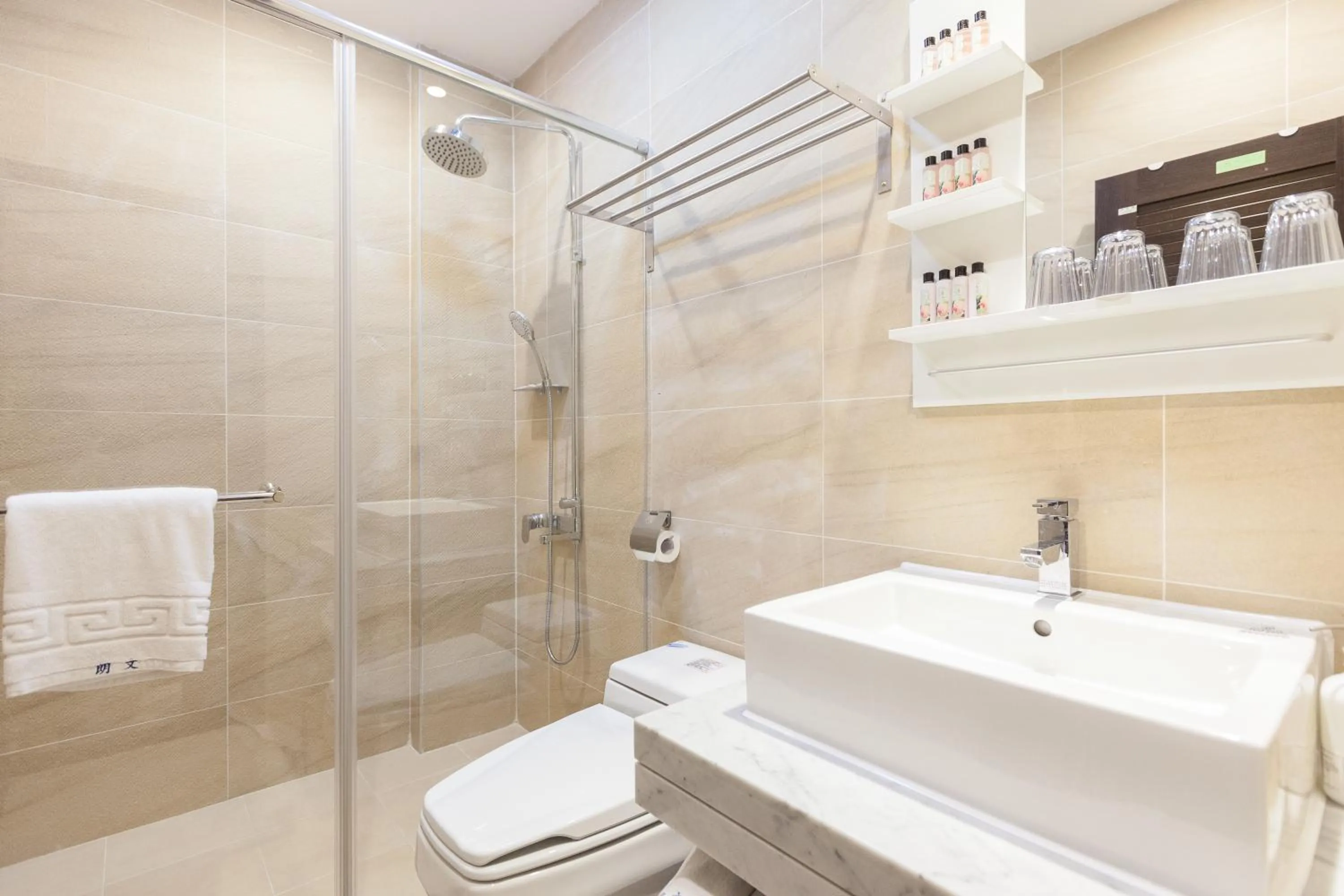 Bathroom in Lanven Art House