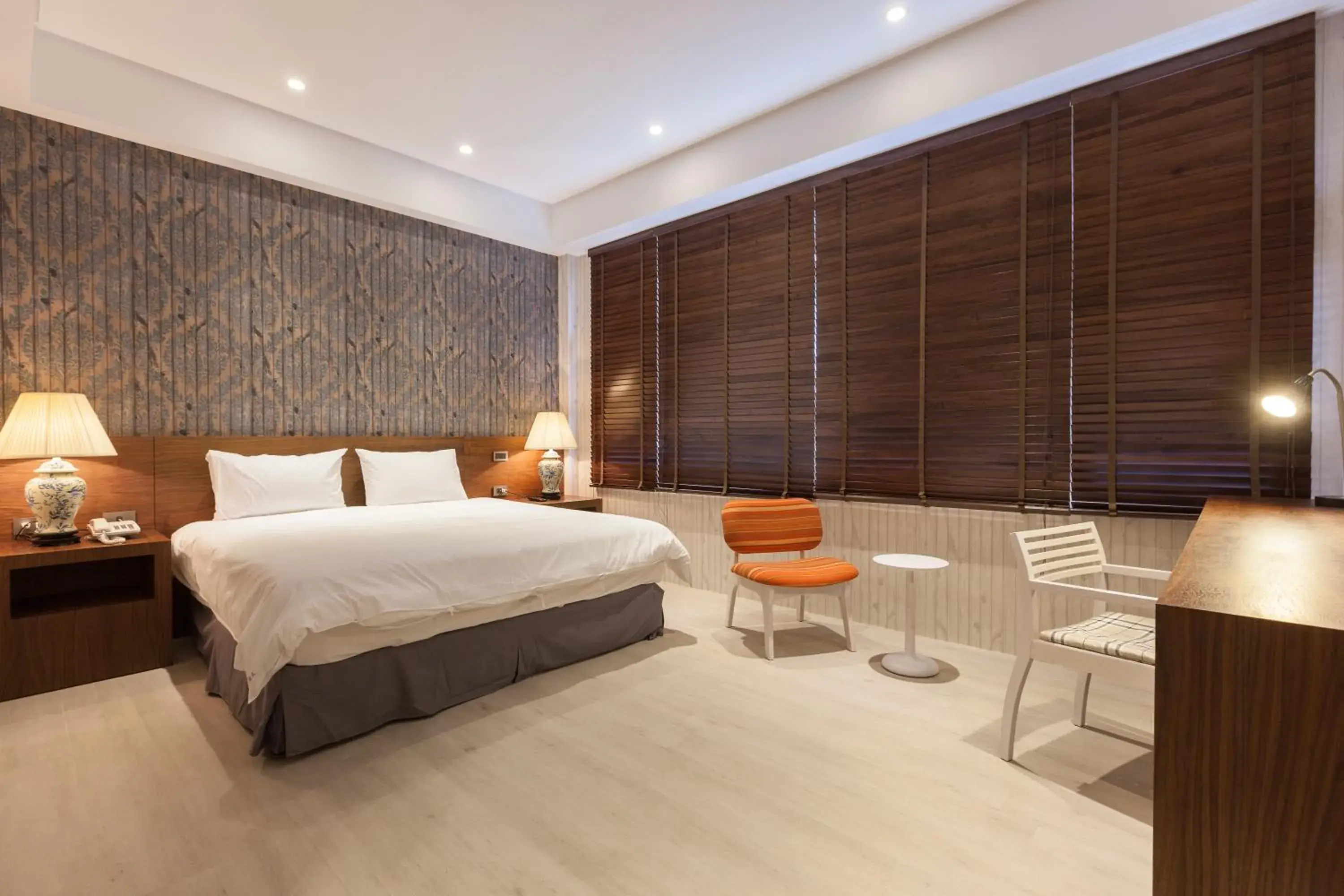 Deluxe Double Room with Bath in Lanven Art House Deluxe Double Room with Bath in Lanven Art House