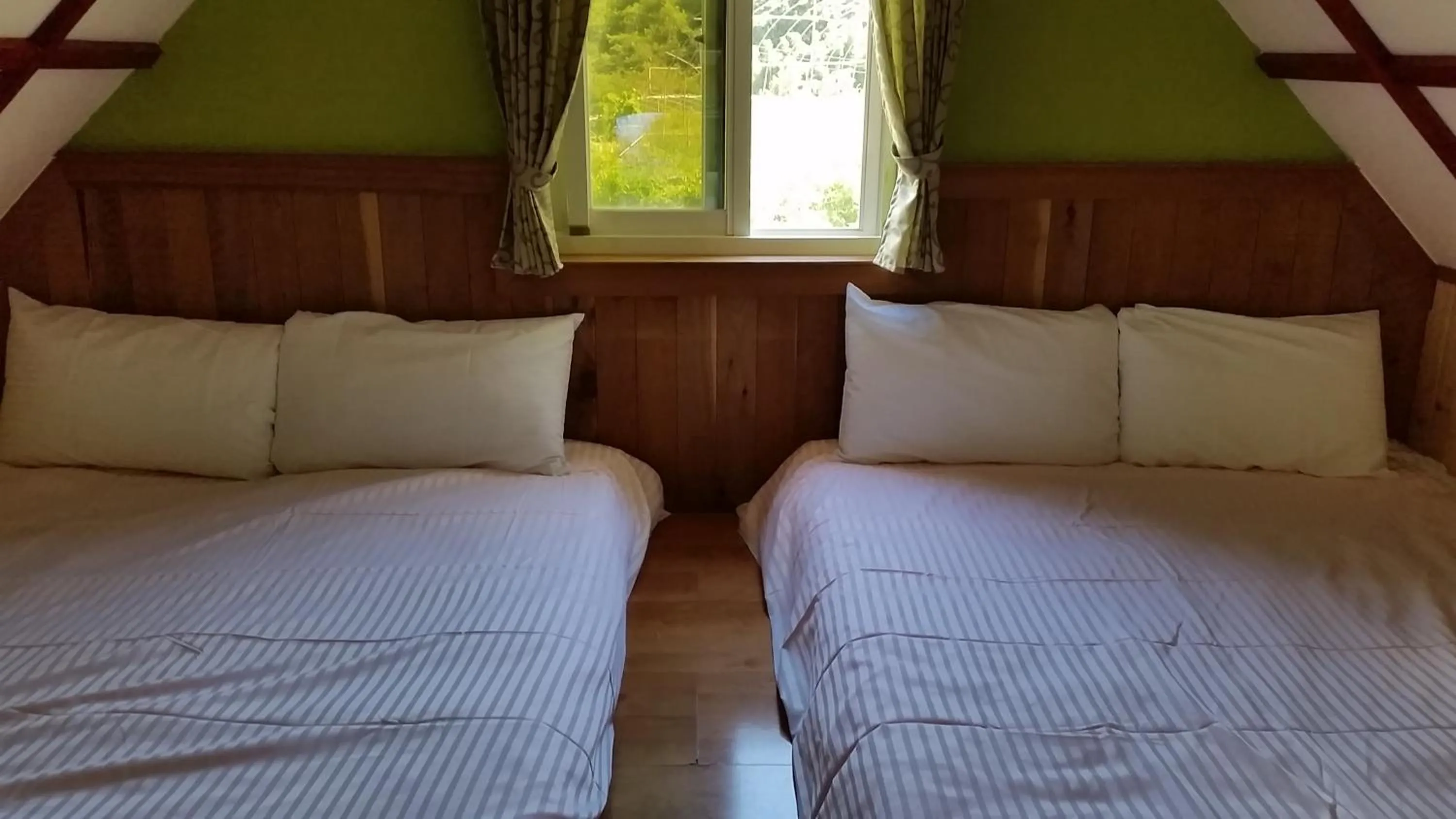 bunk bed, Bed in Qingjing Xiaozhu