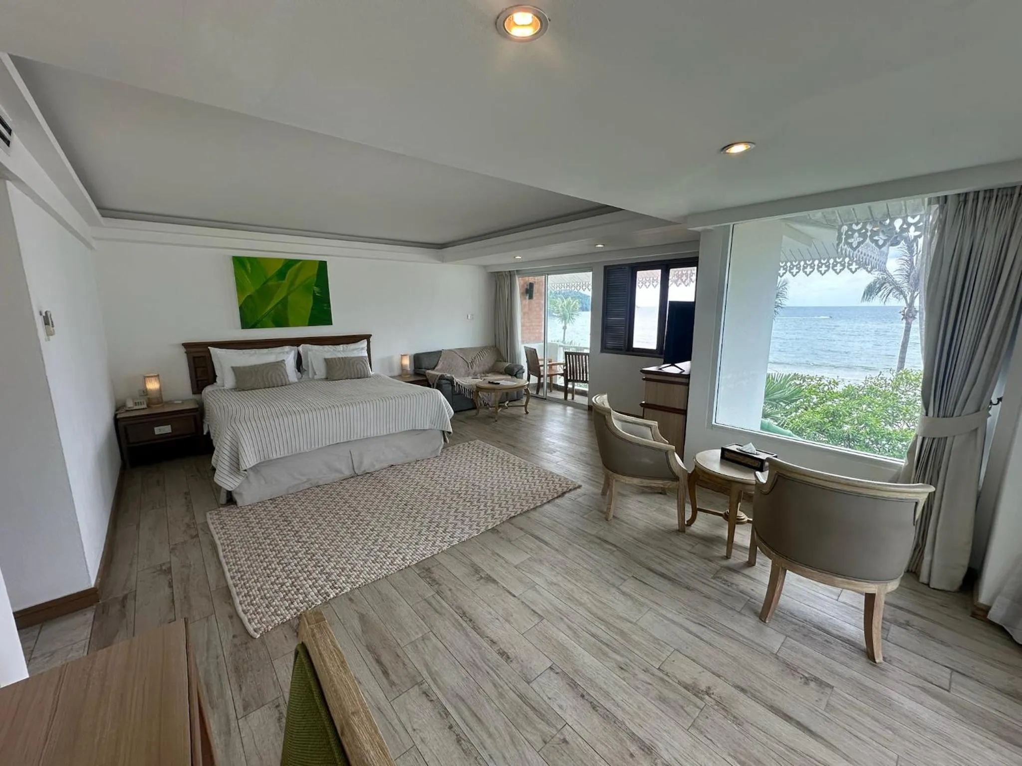 Bed in The Taksim Royal Beach Hotel