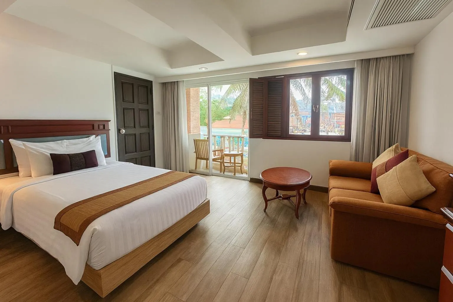 Bed in The Taksim Royal Beach Hotel