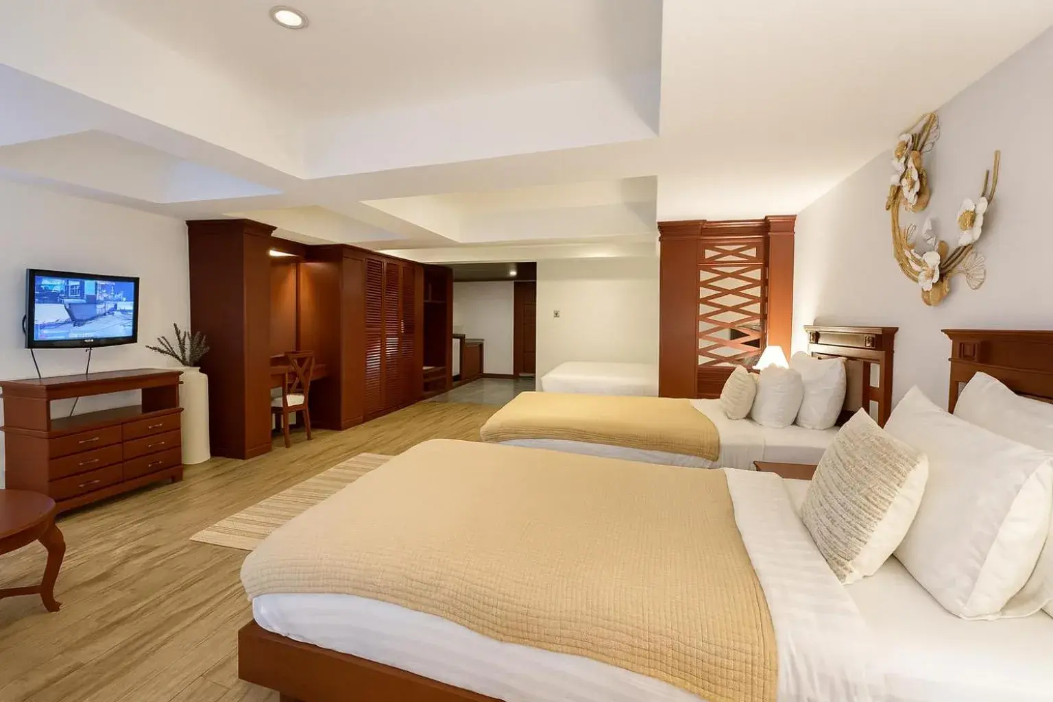 Quadruple Room in The Taksim Royal Beach Hotel Quadruple Room in The Taksim Royal Beach Hotel