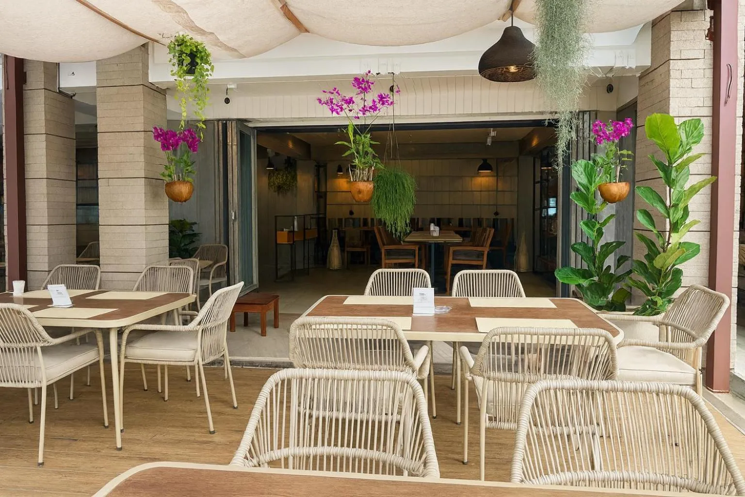 Restaurant/places to eat in The Taksim Royal Beach Hotel