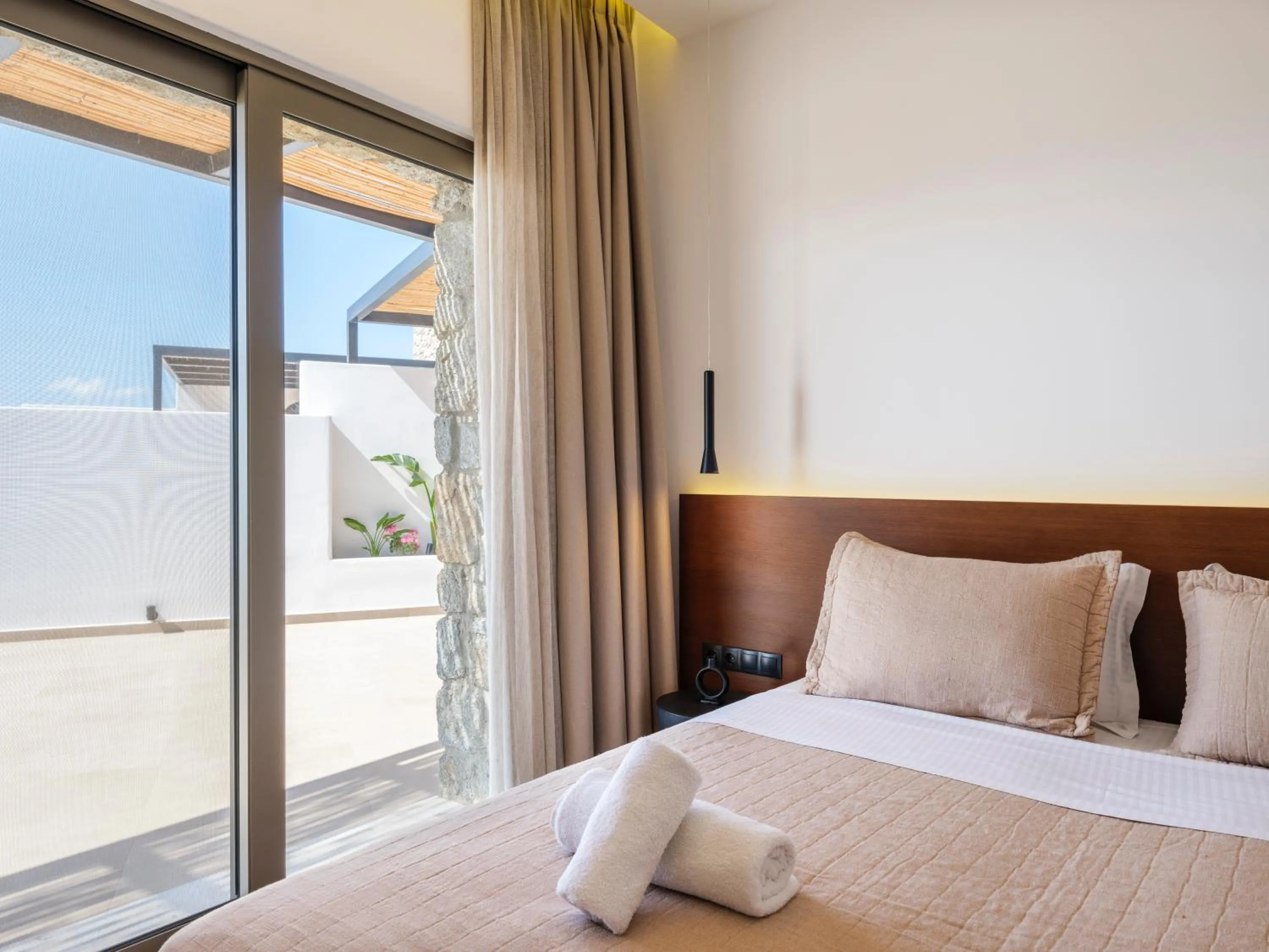 Bed in Evi Suites & Villas