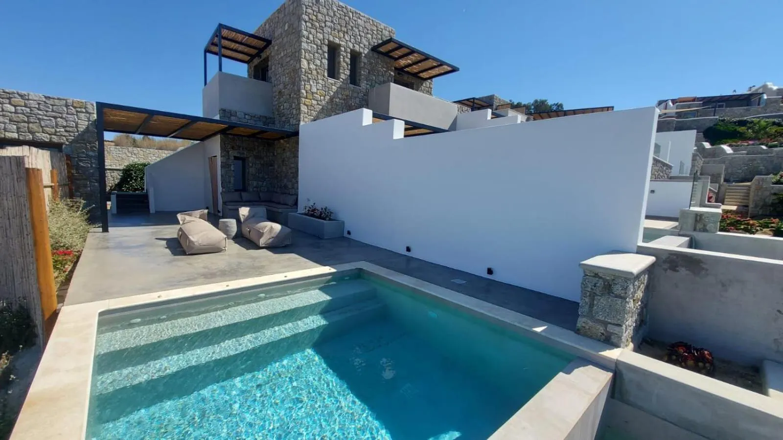 Swimming pool in Evi Suites & Villas