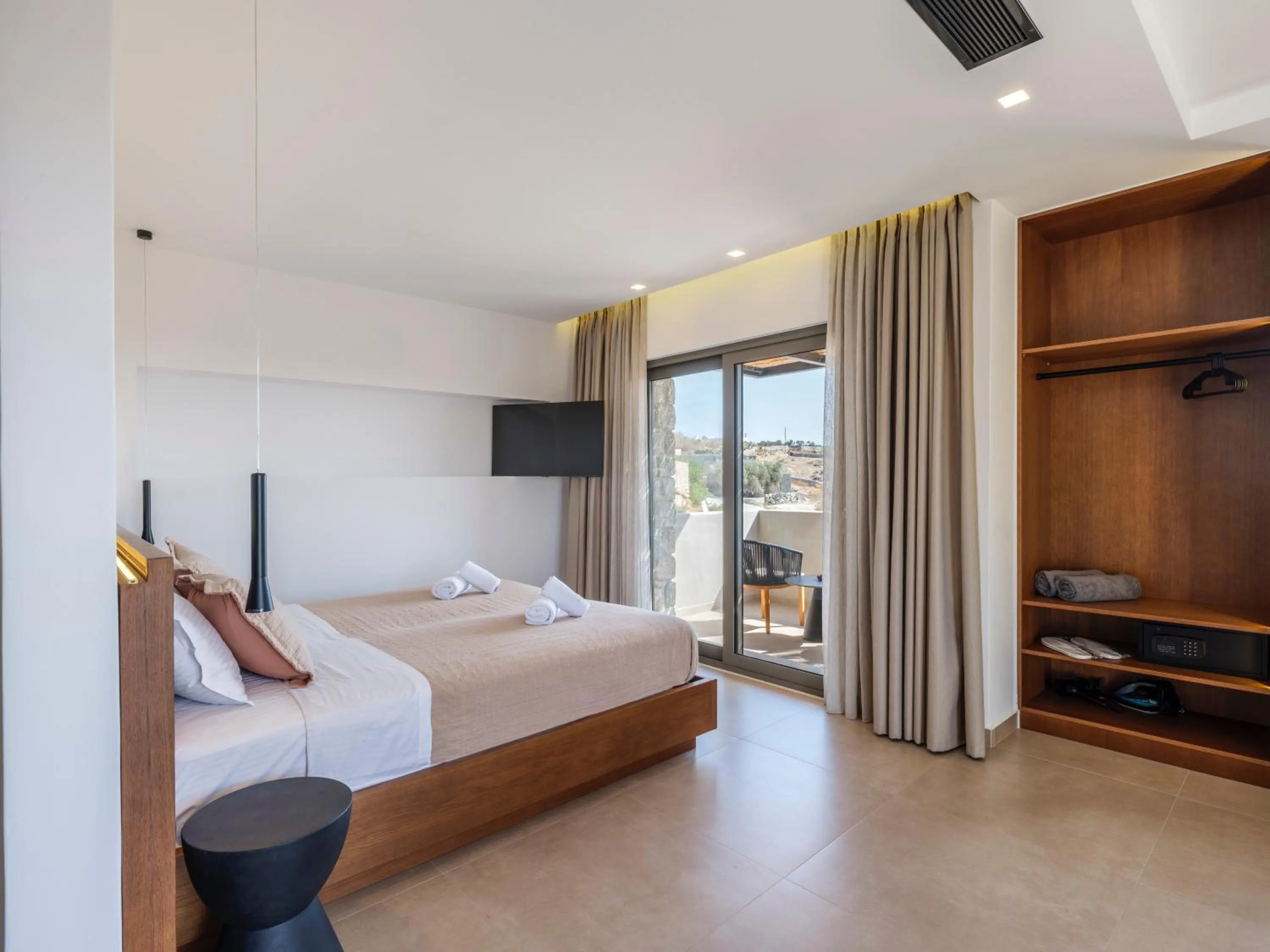 Bed in Evi Suites & Villas