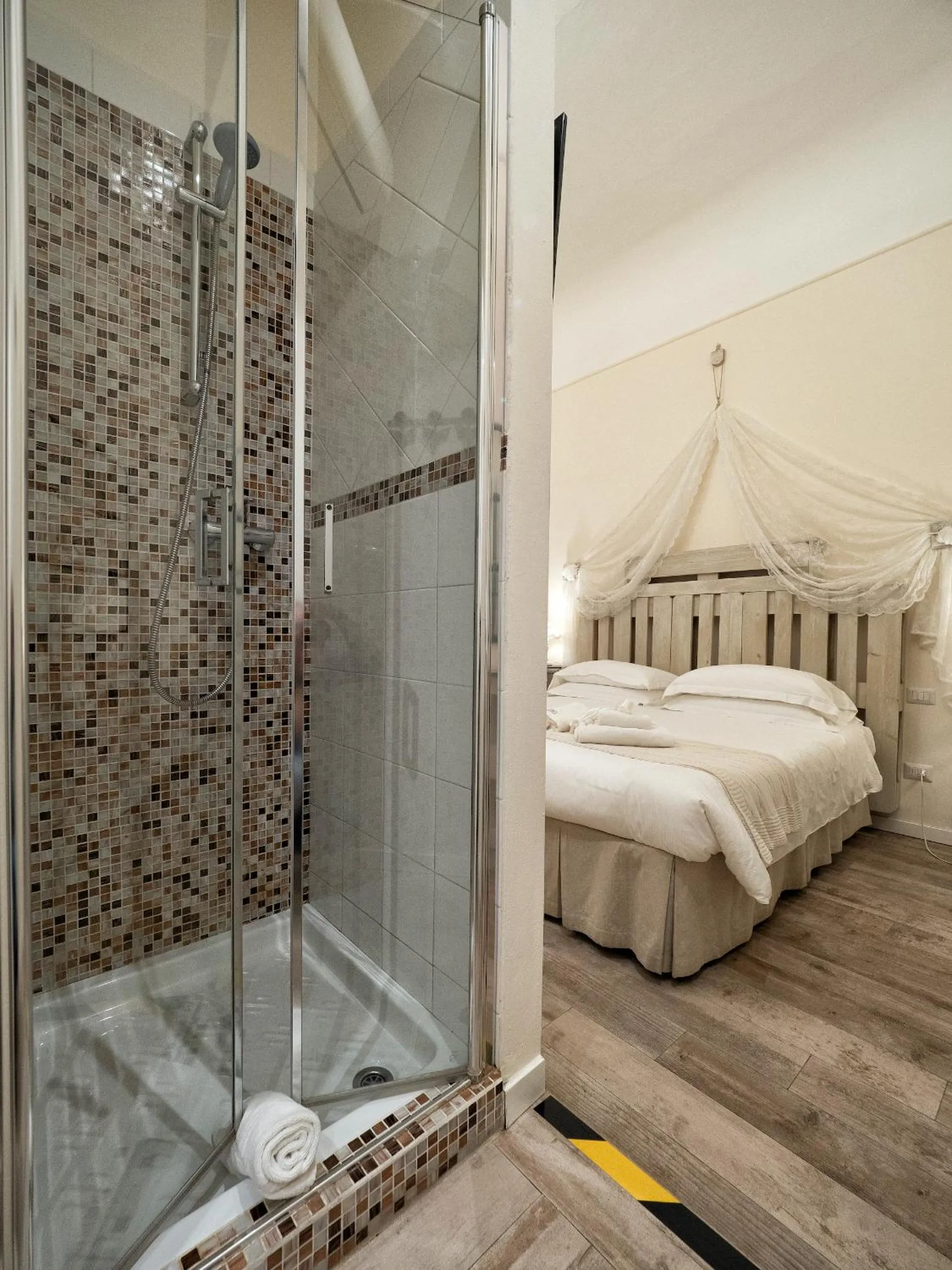 Photo of the whole room, Bed in BandBFirenze 8 Cittadella 8