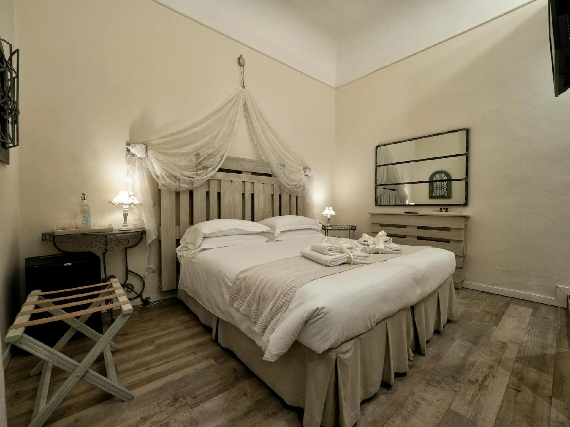 Photo of the whole room, Bed in BandBFirenze 8 Cittadella 8