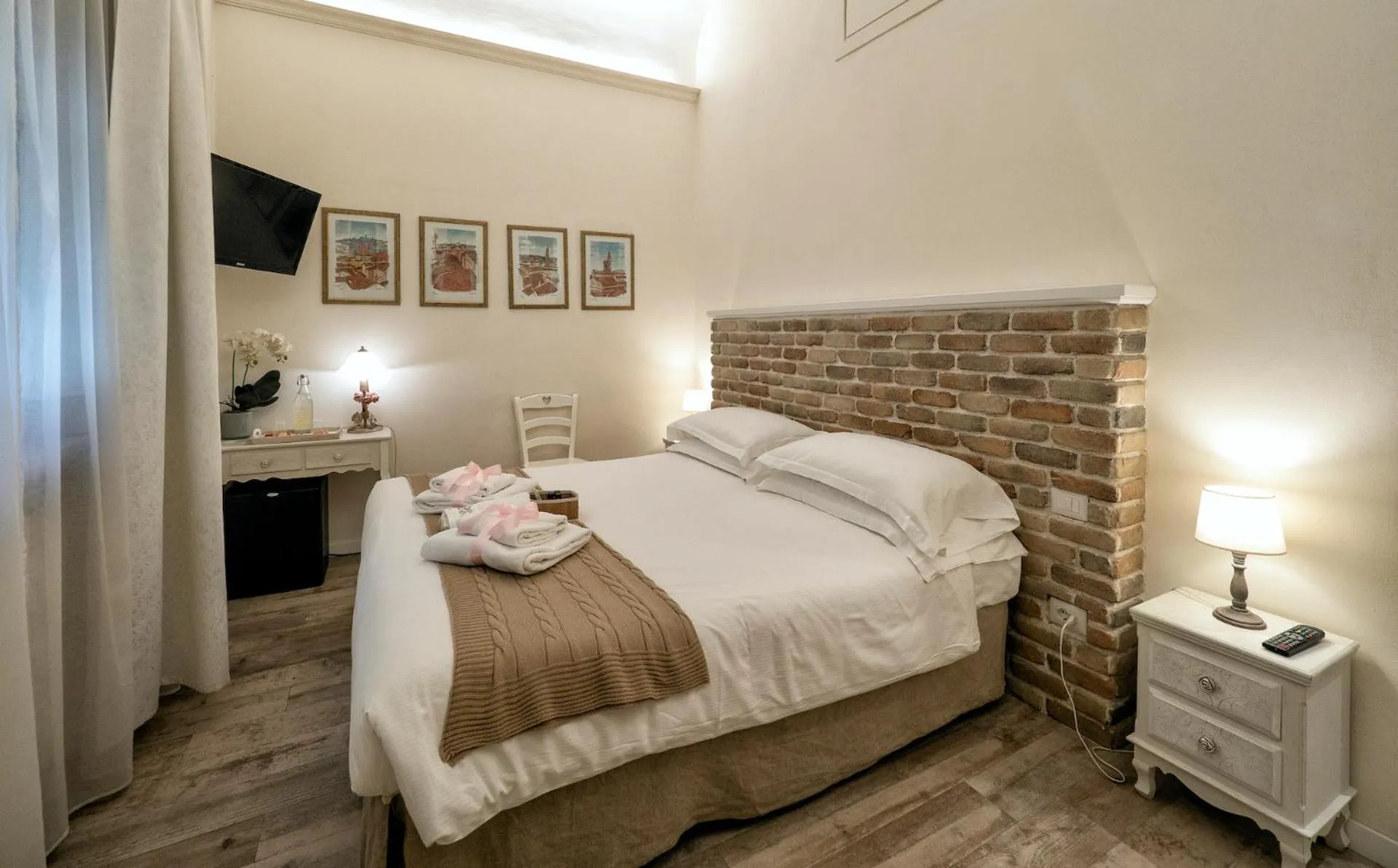 Photo of the whole room, Bed in BandBFirenze 8 Cittadella 8