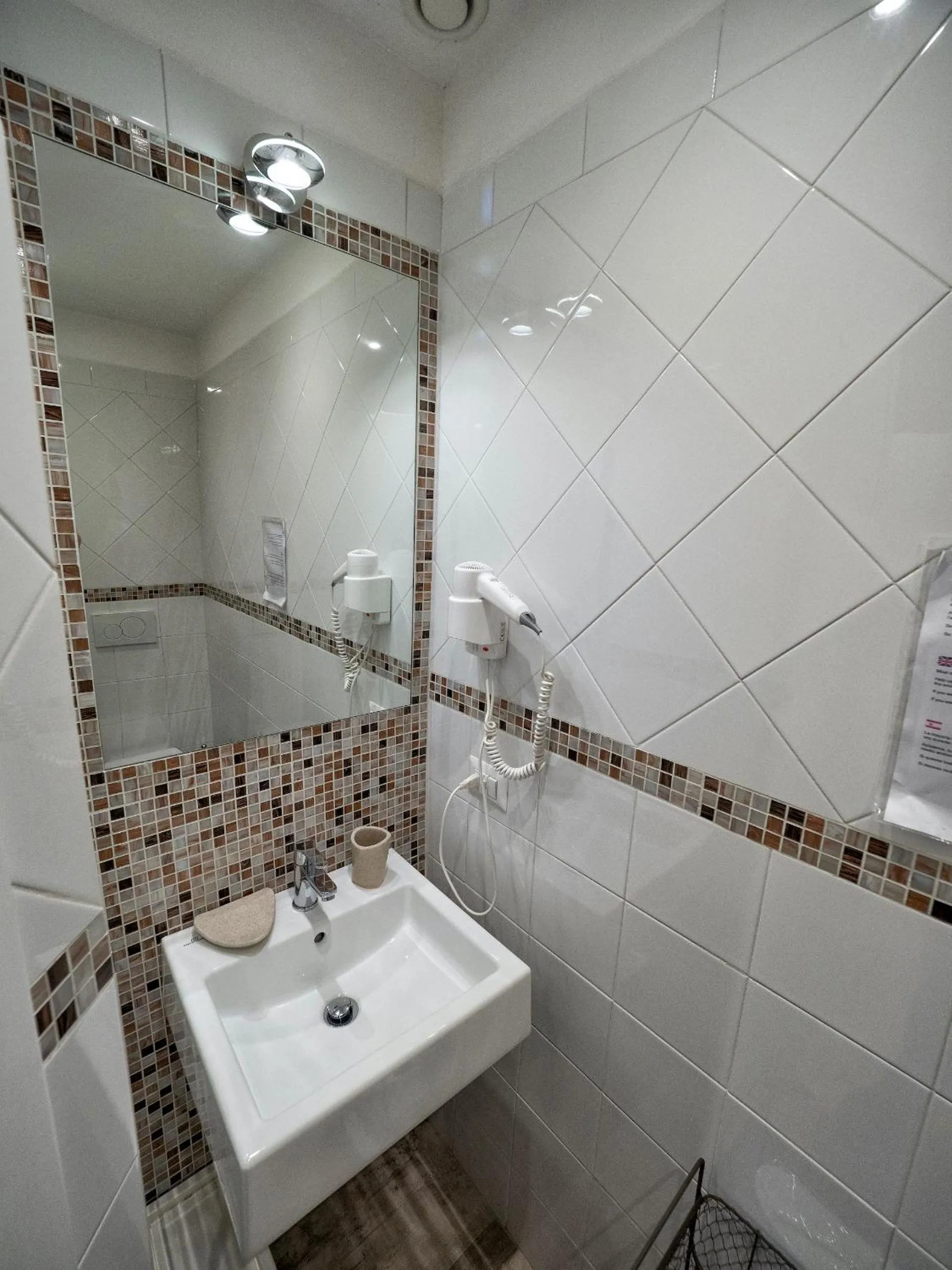 Bathroom in BandBFirenze 8 Cittadella 8