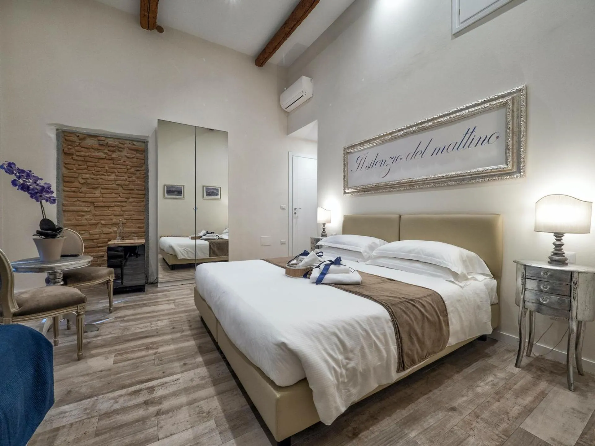 Photo of the whole room, Bed in BandBFirenze 8 Cittadella 8