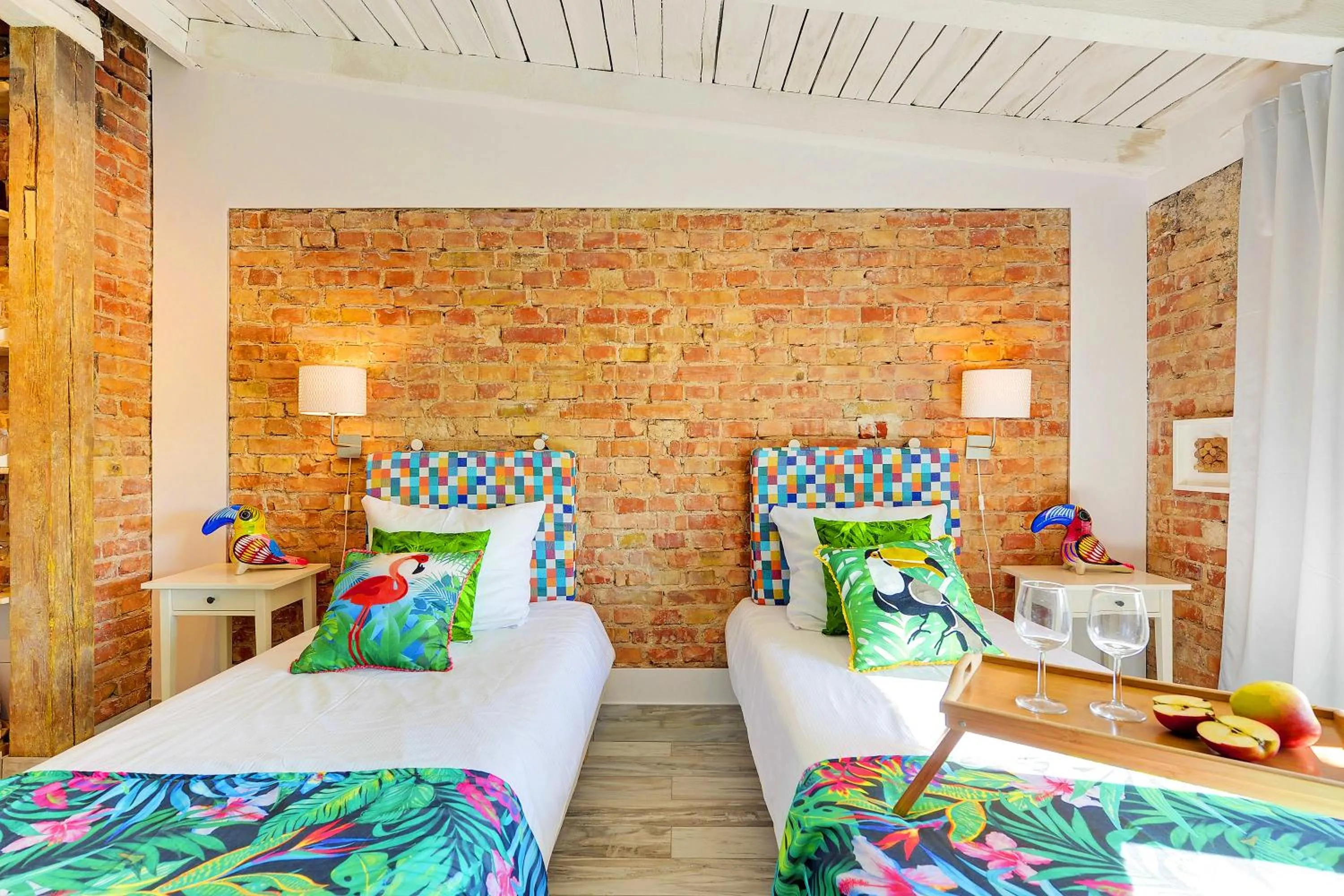 Bed in Kamienica Gdynia hotelowe komfortowe łóżka, plaża Orłowo molo