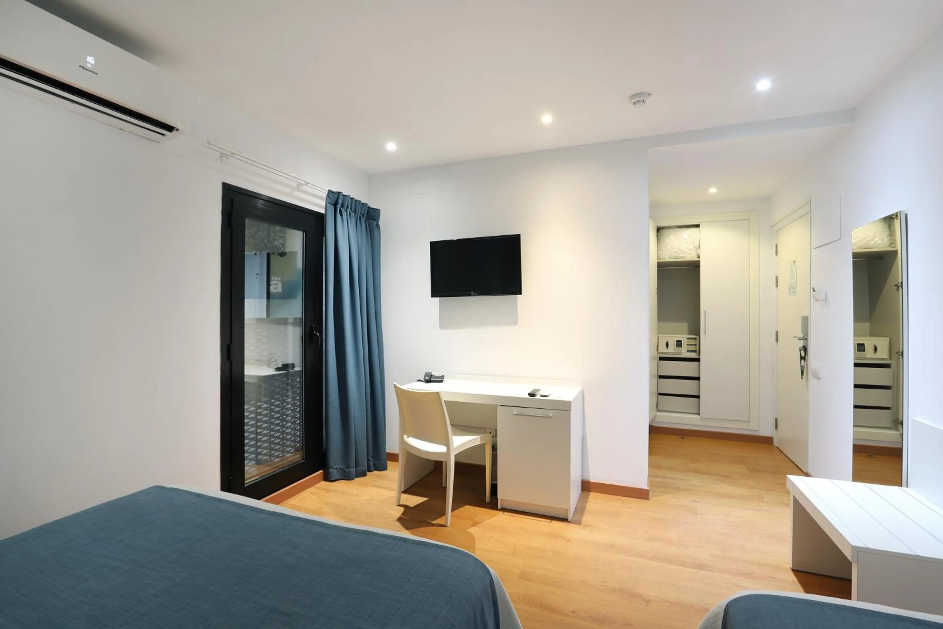 Bed in Hotel Alameda